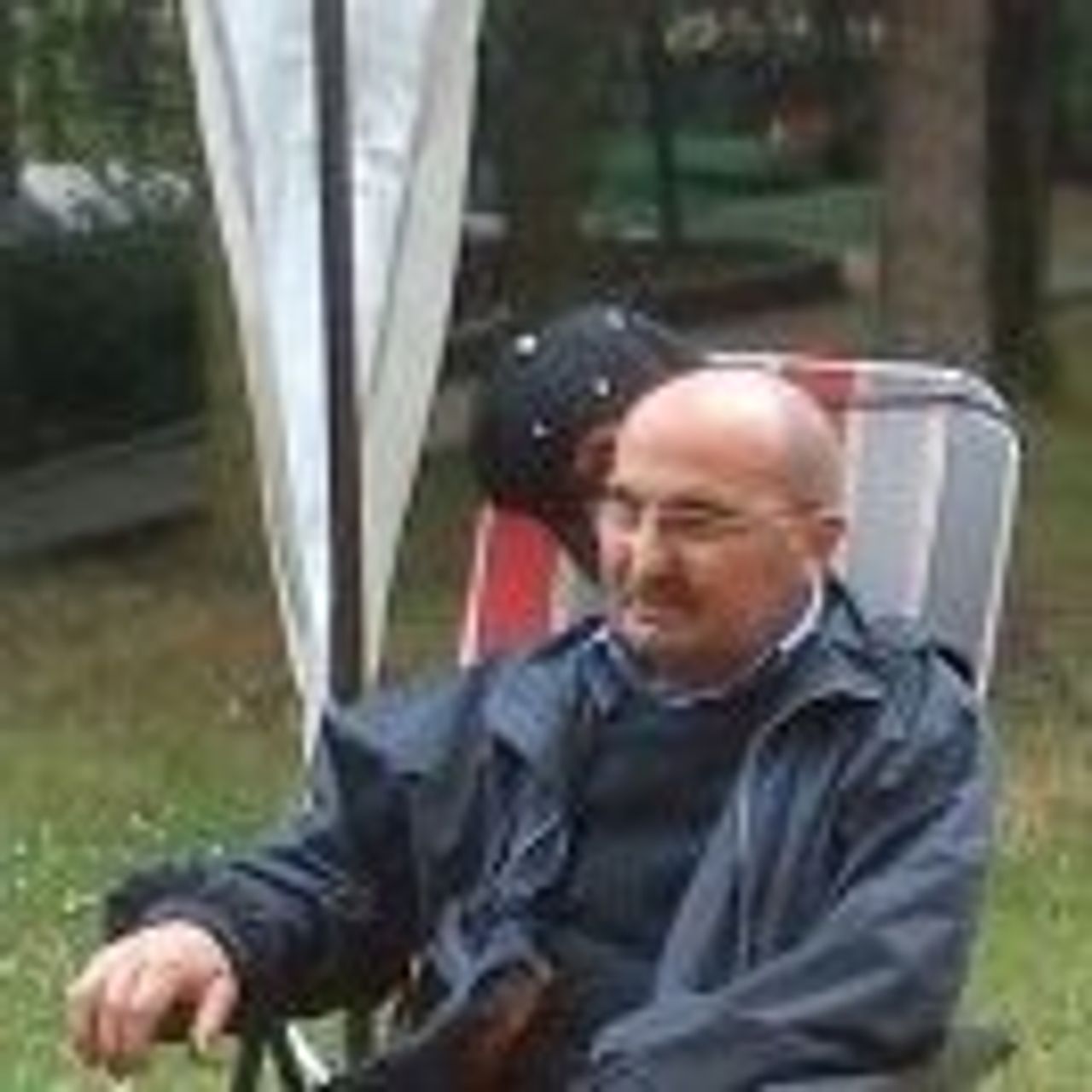 <p>Można odejść na zawsze, a być stale<br />blisko niezmiennie kochanym.<br />Z głębokim żalem zawiadamiamy, że dnia 1 sierpnia 2011 roku<br />zmarł najdroższy Mąż, Ojciec, Teść i Dziadek<br />ś + p<br />Sylwester Łukaszczyk<br />lat 65<br />Pogrzeb odbędzie się w czwartek, 4 sierpnia 2011 roku o godzinie 10.00<br />na cmentarzu Miłostowo od strony ul. Warszawskiej.<br />W smutku pogrążona<br />Rodzina</p>