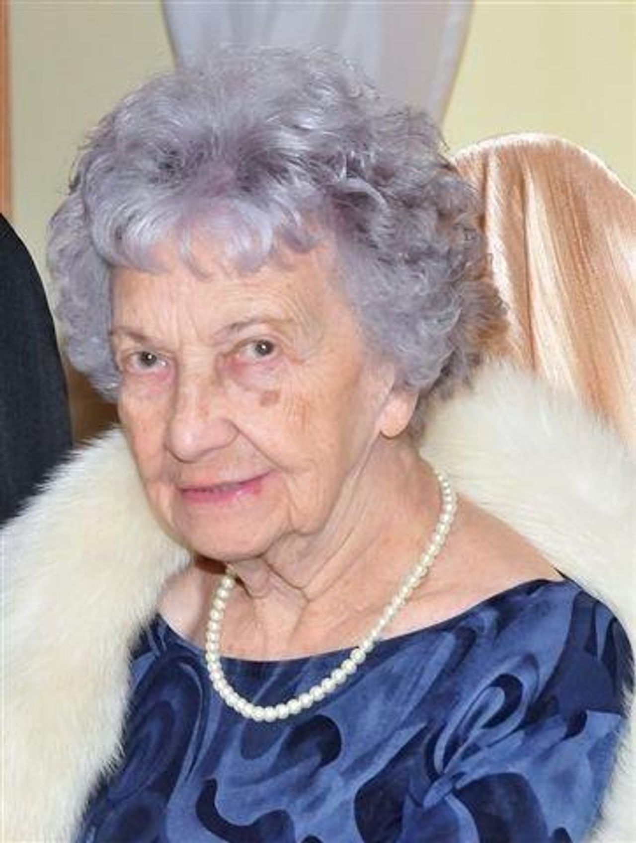 <p>Z głębokim smutkiem zawiadamiamy,<br />że 31 grudnia 2014 roku, odeszła od nas,<br />przeżywszy 105 lat</p>
<h4>ś†p<br />Krystyna Fink-Finowicka</h4>

<p>Nasza ukochana Mama, Babcia, Prababcia i Teściowa<br />zawsze radosna, pełna dobroci i życzliwości</p>
<p>Nabożeństwo żałobne zostanie odprawione<br />3 stycznia 2015 r. (sobota) o godz. 12.00<br />w kościele pw. Najświętszej Marii Panny<br />w Gdyni, ul. Świętojańska.<br />Pogrzeb odbędzie się tego samego dnia<br />o godz. 13.30 na Cmentarzu Witomińskim.</p>
<p>Rodzina</p>
<p>W czasie ceremonii pogrzebowej zamiast kwiatów<br />prosimy o datek do puszki dla Hospicjum św. Wawrzyńca w Gdyni</p>