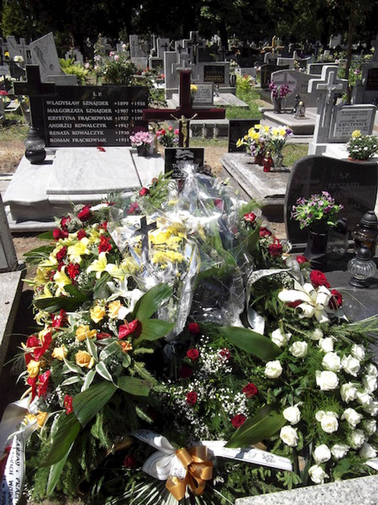 <p>Z głębokim żalem zawiadamiamy, że dnia 28.06.2014 r. odszedł od nas mój kochany Mąż, Tata i Siostrzeniec</p>
<p>śp. Eugeniusz Taranowski</p>
<p>lat 55</p>
<p>Pogrzeb połączony z mszą św. odbędzie się dnia 03.07.2014 r. o godz. 10.30 na cmentarzu Nowofarnym przy ul. Artyleryjskiej w Bydgoszczy.</p>
<p>W smutku pogrążeni Żona i Syn z Rodziną.</p>