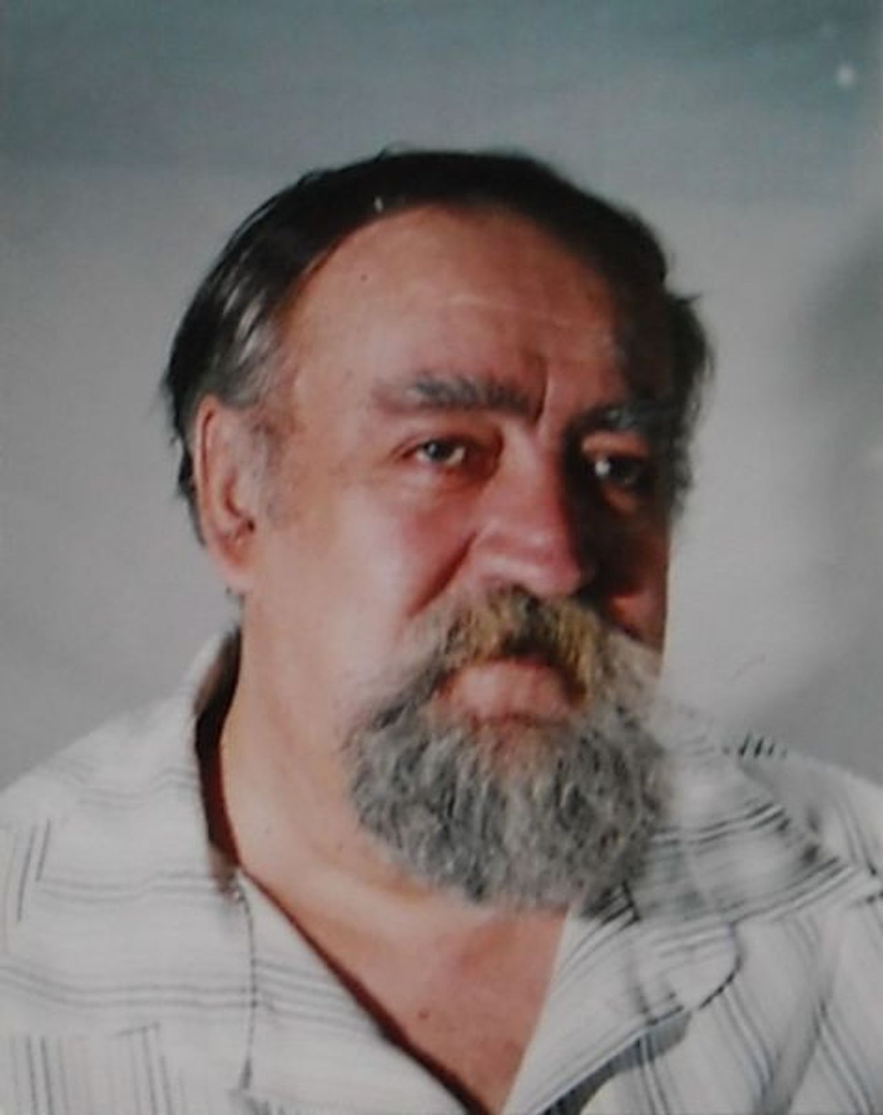 <p><em>,,Dziękujemy Bogu za Twoje życie, za Twoją miłość, dobroć i nieustępliwość w walce z chorobą"</em></p>
<p>Z głębokim żalem zawiadamiamy, że 25 czerwca 2009 roku zmarł w wieku 57 lat nasz ukochany Mąż, Ojciec, Brat, Wujek i Zięć</p>
<h4>Śp. Stefan Szczepiński</h4>
<p>Msza św. odbędzie się 2 lipca 2009 r. o godz. 13.00 w kościele pw. Świętej Rodziny (Rogatka)<br />Pogrzeb na cmentarzu miejskim w Kaliszu (Rogatka)</p>
<p>Pogrążeni w smutku żona, syn i rodzina</p>