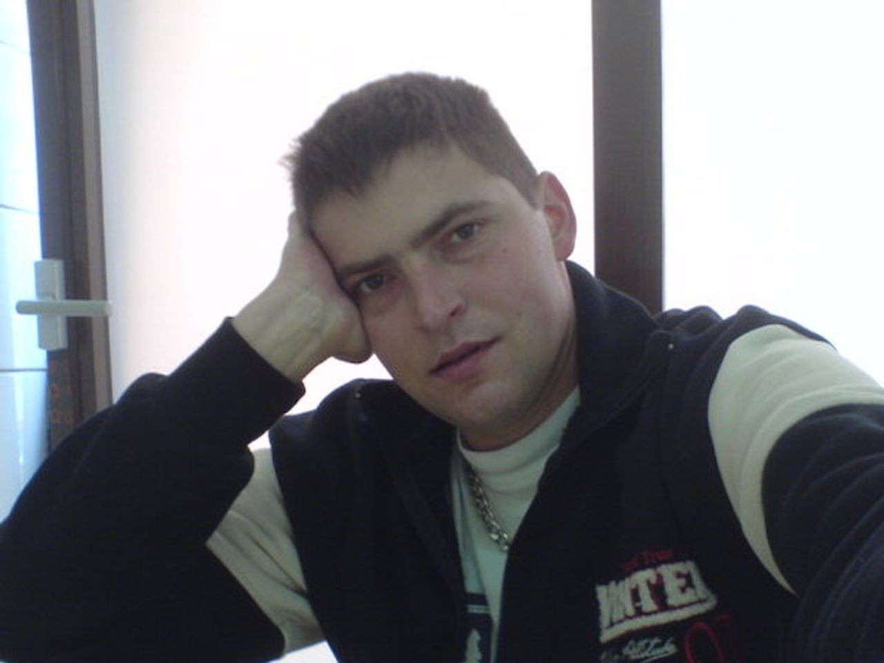 <p><em>"Serce złote miałeś, od życia dużo nie chciałeś.</em><br /><em>Zawsze z czułością o nas dbałeś i zawsze też mocno kochałeś".</em></p>
<p>Serdeczne podziękowania Rodzinie, Przyjaciołm, Kolegom i Koleżankom, Sąsiadom oraz wszystkim tym, którzy łączą się z nami w bólu, uczestniczyli w uroczystości pogrzebowej naszego ukochanego Męża, Ojca, Syna i Wnuka</p>
<h4><strong>ś.p. Piotra Sieg</strong></h4>
<p>Składają pogrążeni w bezgranicznym smutku<br />Rodzina</p>