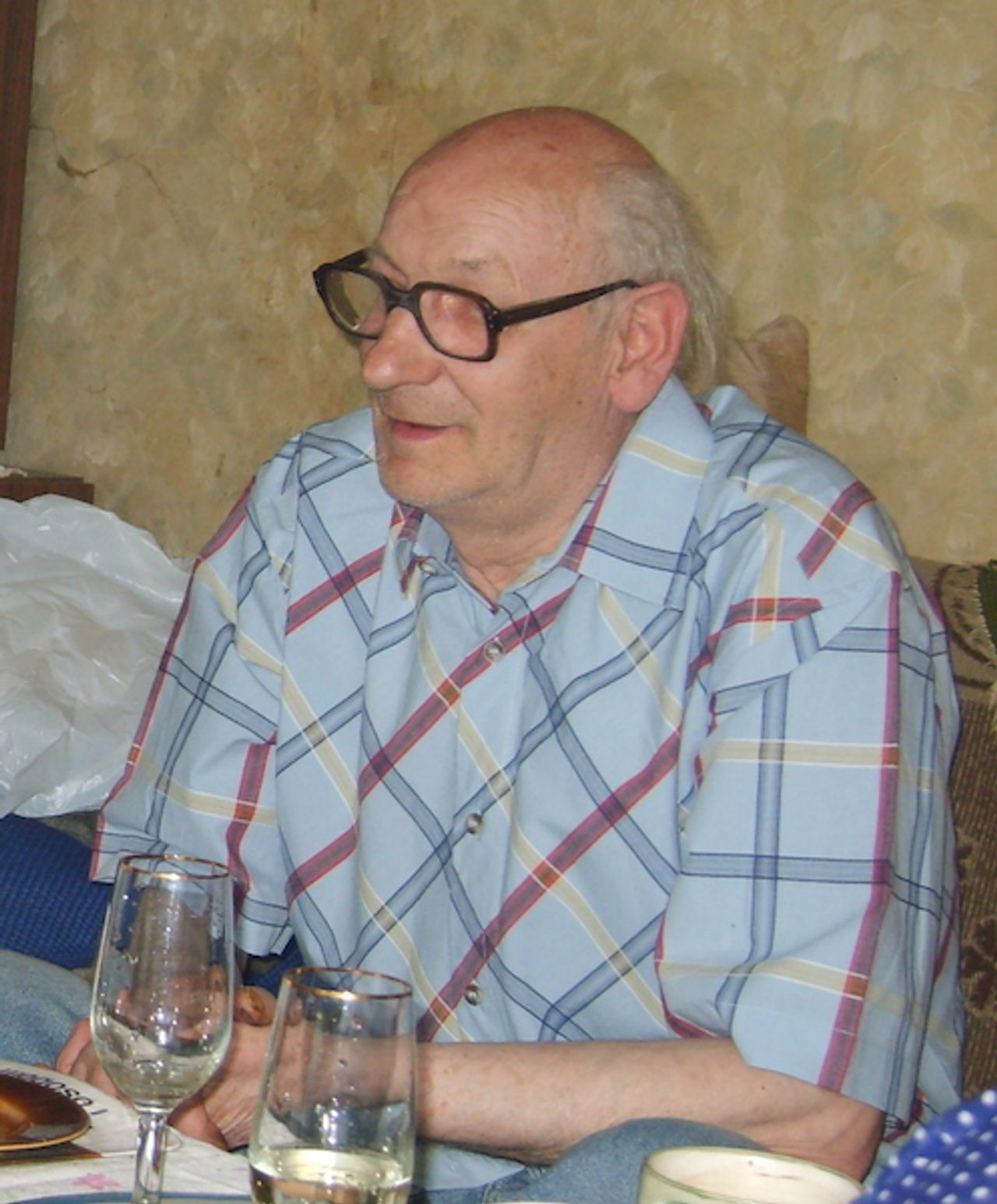 <p>Z głębokim żalem zawiadamiamy, że 18.08.2013 r. odszedł od nas kochany Tatuś i Dziadek</p>
<p>śp. Florian Wysocki</p>
<p>lat 78</p>
<p>Pogrzeb wraz z mszą świętą odbędzie się 27.08.2013 r. (wtorek) o godzinie 10.30 na cmentarzu Nowofarnym przy ul. Artyleryjskiej w Bydgoszczy.</p>
<p>W smutku pogrążona Rodzina</p>