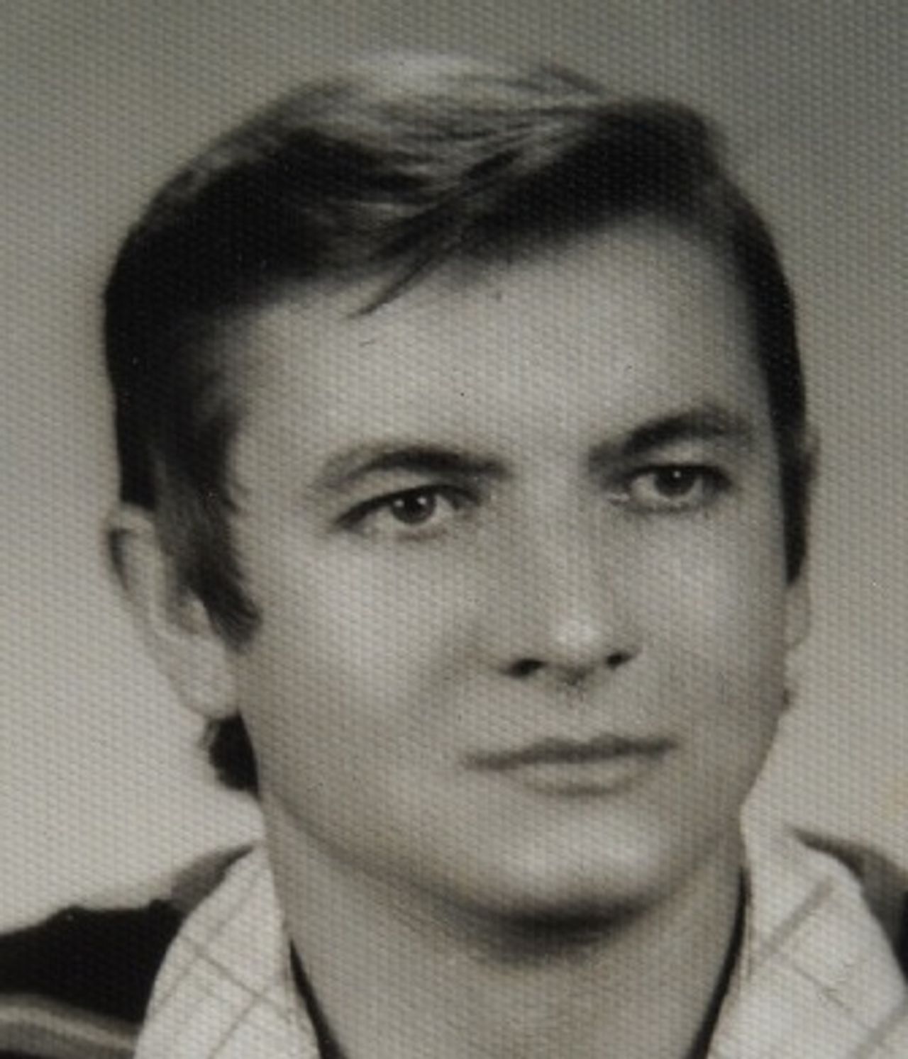<p>Z głębokim bólem i żalem zawiadamiamy, że 1 kwietnia 2012 roku przeżywszy 63 lata, odszedł od nas na zawsze śp. RYSZARD STAROSTA Pogrzeb odbędzie się w środę, 4 kwietnia 2012 roku o godz. 11.50 na cmentarzu komunalnym (starym) przy ul. Wrocławskiej w Zielonej Górze. Pogrążona w smutku Rodzina.</p>