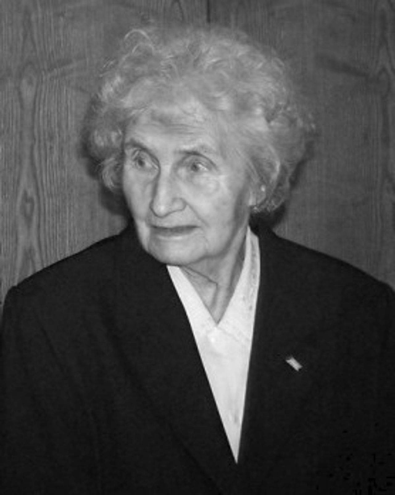 <p>W dniu 23 października 2013 roku zmarła nagle, przeżywszy 91 lat</p>
<p>Ś†P<br />mgr Urszula Hoffmann</p>
<p>długoletnia pracownica Akademii Ekonomicznej w Poznaniu,<br />Druhna „Szarych Szeregów” i Oficer Armii Krajowej,</p>
<p>o czym zawiadamiają Jej najbliżsi<br />bratanica Dorota Izabela Hoffmann i kuzynowie Heidi i Andrzej Beryt</p>
<p>Pogrzeb odbędzie się w środę, 30 października 2013 r.<br />o godz. 13.10 na cmentarzu Junikowo.</p>