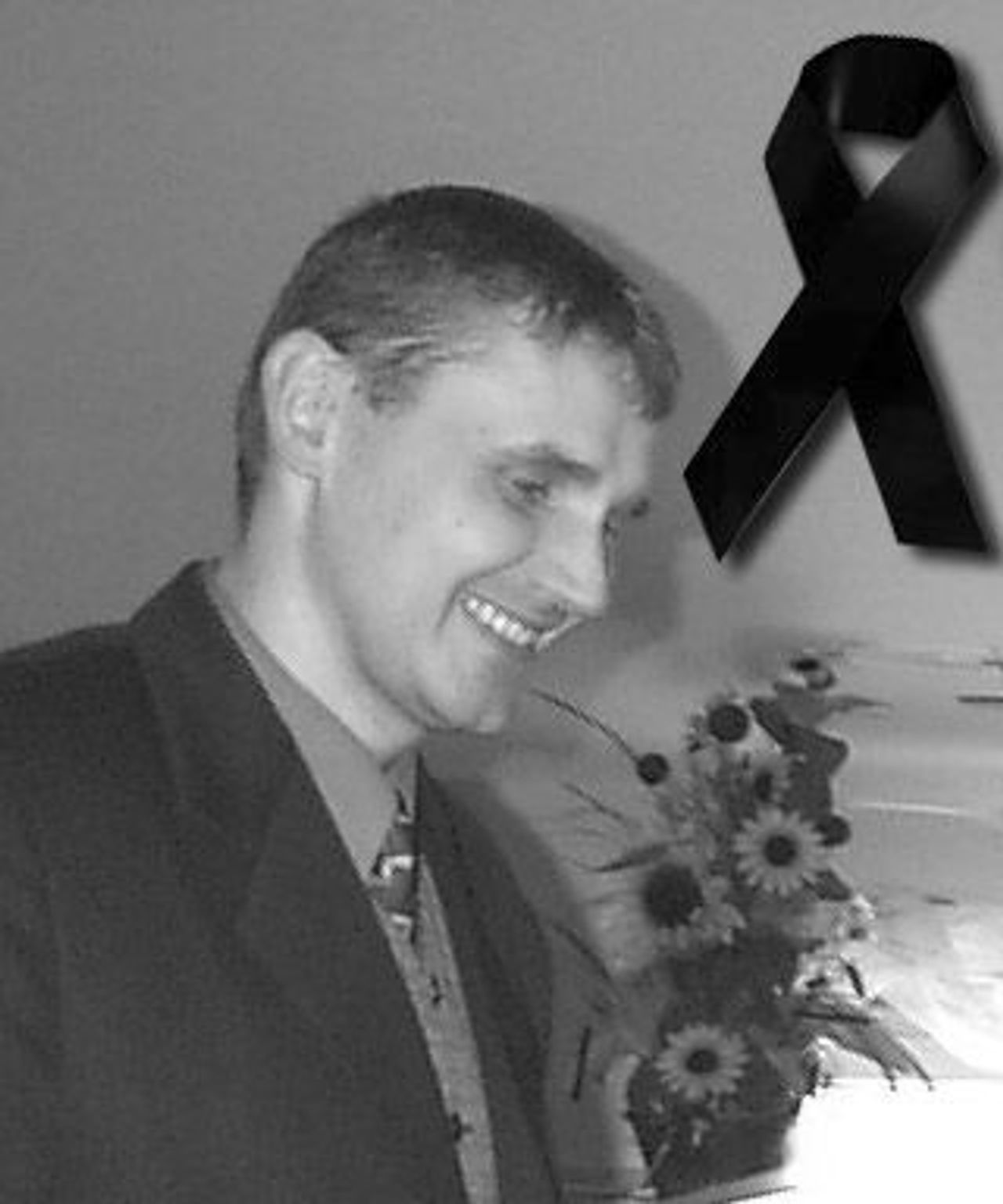 <p>"Nie umiera ten, kto trwa w pamięci żywych"<br />ks. Jan Twardowski<br />Z głębokim smutkiem i żalem przyjęliśmy wiadomość o przedwczesnej śmierci<br />naszego Kolegi Grzegorza Węgla, Dyrektora Powiatowego Urzędu Pracy w Mikołowie. W poczuciu ogromnej straty żegnamy Człowieka wielkiej dobroci i mądrości, zawsze życzliwego innym. Pragniemy złożyć Całej Rodzinie wyrazy szczerego współczucia. Dyrektorzy Powiatowych Urzędów Pracy województwa śląskiego.</p>