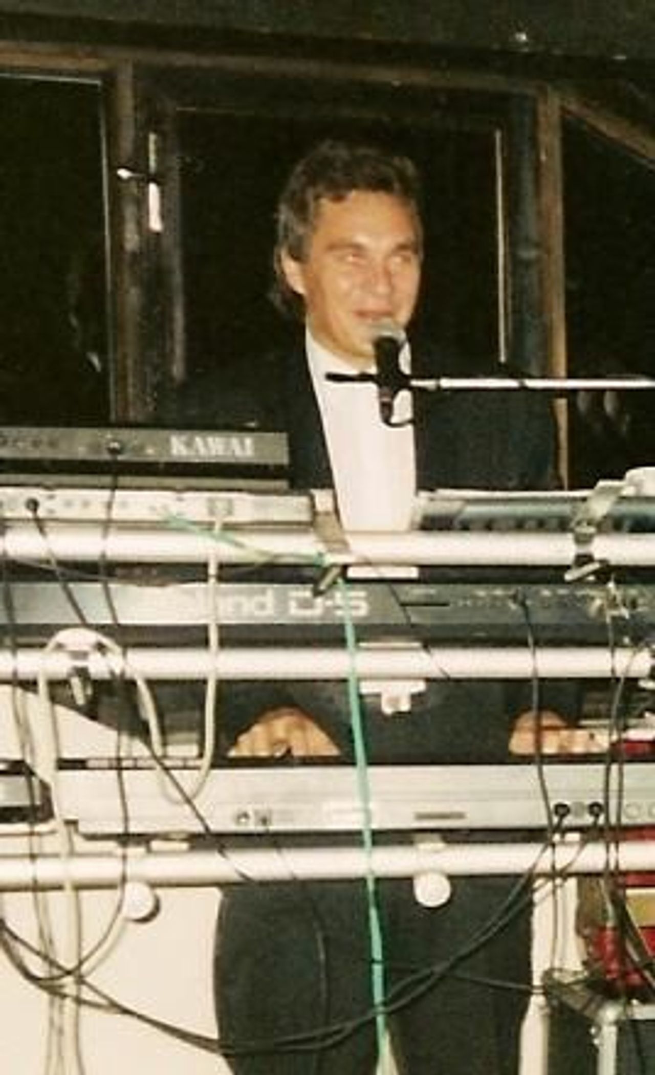 <p>Z głębokim żalem zawiadamiamy ,że dnia 16 kwietnia 2010 roku odszedł od nas Kochany Mąż, Tata i Teść Ceremonia pogrzebowa rozpocznie się 19.04.2010 roku o godzinie 10.30 w kaplicy na Cmentarzu Komunalnym w Koszalinie Pogrążona w smutku Rodzina</p>