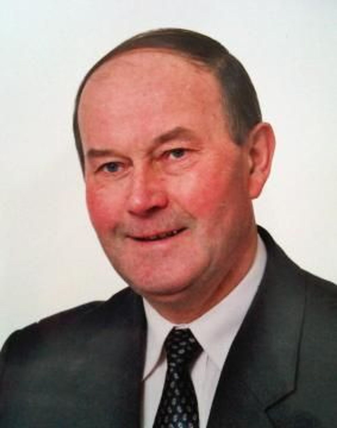 <p>Wyrazy szczerego współczucia RODZINIE z powodu smierci Zygmunta KOROLA Wójta Gminy Juchnowiec Kościelny w latach 1990-1998 składają Wójt, Przewodniczący, Radni i pracownicy Urzędu Gminy Juchnowiec Kościelny</p>