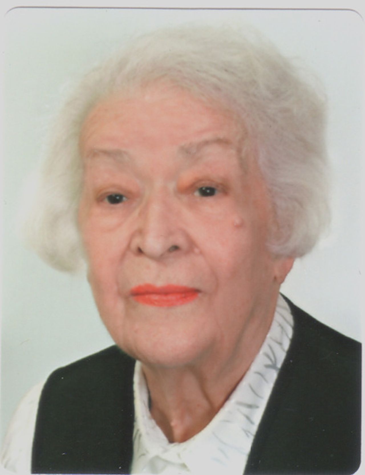 <p><em>"Zamknęły się ukochane oczy. Spoczęły spracowane ręce. Przestało bić kochane serce"</em></p>
<p>Z głębokim żalem zawiadamiamy, że w dniu 14 marca 2012 r. odeszła od nas w wieku 92 lat ukochana Mama i Teściowa, uczestniczka Powstania Warszawskiego oraz odznaczona za całokształt pracy zawodowej i społecznej Krzyżem Kawalerskim Orderu Odrodzenia Polski.</p>
<h4><strong>Krystyna Orzanowska</strong></h4>
<p>Msza św. żałobna zostanie odprawiona dnia 24 marca 2012 r. o godzinie 11.00 w kościele Garnizonowym na Oksywiu.<br />Pogrzeb odbędzie się tego samego dnia o godzinie 12.30 na cmentarzu Marynarki Wojennej na Oksywiu przy ulicy Dickmana.</p>
<p>Pogrążona w smutku rodzina</p>
