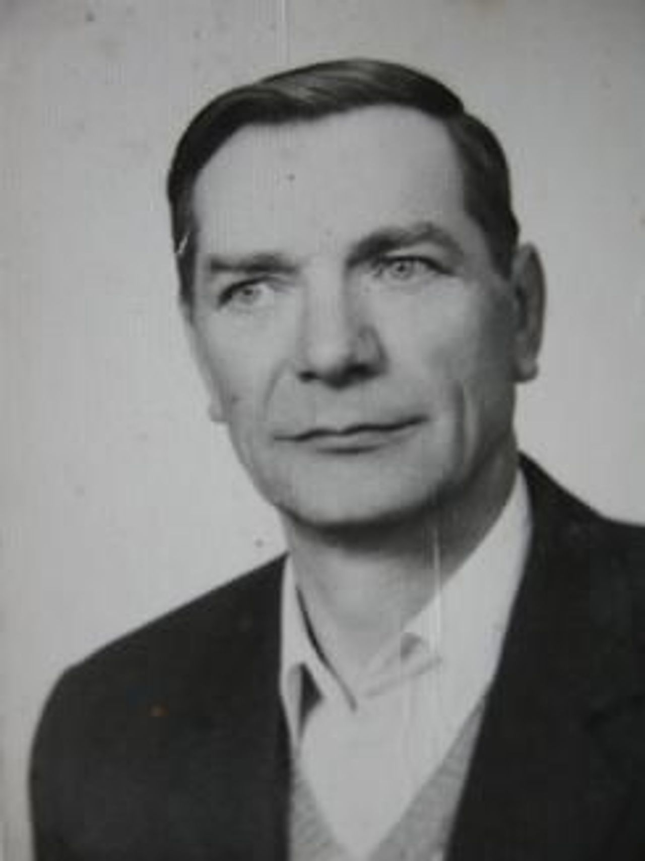 <p>„Żyłeś dla nas i dla innych Kochaliśmy Cię wszyscy” Z głębokim żalem zawiadamiamy, że w dniu 23 listopada 2010 roku odszedł po długiej i ciężkiej chorobie w wieku 76 lat nasz najukochańszy Mąż, Tata, Dziadek i Pradziadek Ś.p. WIESŁAW SŁOTWIŃSKI Wystawienie w dniu 26 listopada 2010 roku o godz. 13.00 w kościele parafialnym w Żelkowie., po czym o godz. 14.00 rozpocznie się ceremonia pogrzebowa. O czym zawiadamia pogrążona w głębokim smutku Żona, Dzieci, Wnuki i Prawnuki</p>