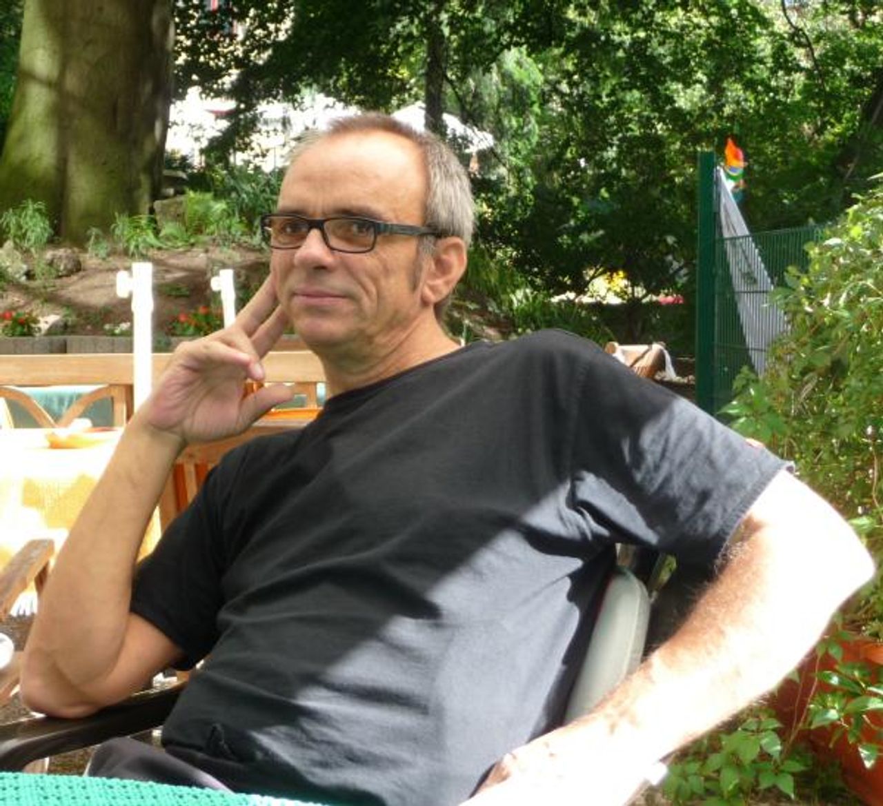<p>Jak trudno zegnać na zawsze kogoś, kto jeszcze mógł być z nami Z głębokim żalem zawiadamiamy, że 2 października 2008 roku w wieku 53 lat odszedł od nas nagle mój kochany TATA TEŚĆ śp. MAREK ŚWIT Uroczystości pogrzebowe odbędą się w środę, 29 października 2008 roku o godz. 10.30 na Nordfriedhof w Wolfsburgu (Niemcy). Pogrążona w smutku córka Anna z mężem</p>