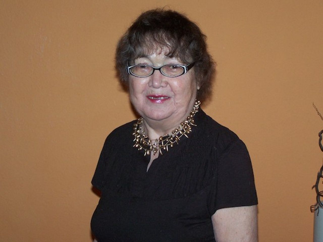 <p>"...Nie umiera ten, kto trwa w pamięci żywych..."<br />Z głębokim smutkiem zawiadamiamy, że 19 maja 2012 r. odeszła od nas w wieku 79 lat nasza kochana Mama, Babcia i Ciocia<br />śp.<br />Anna Drzęźla<br />Msza święta żałobna zostanie odprawiona 23 maja 2012 r. w kościele pw. Najświętszego Serca Jezusowego w Gdańsku - Wrzeszczu o godz. 10.00.<br />Pogrzeb odbędzie się 24 maja 2012 r. o godz. 11.30 w Gdańsku na Srebrzysku (nowa kaplica).<br />Pogrążona w żalu rodzina</p>