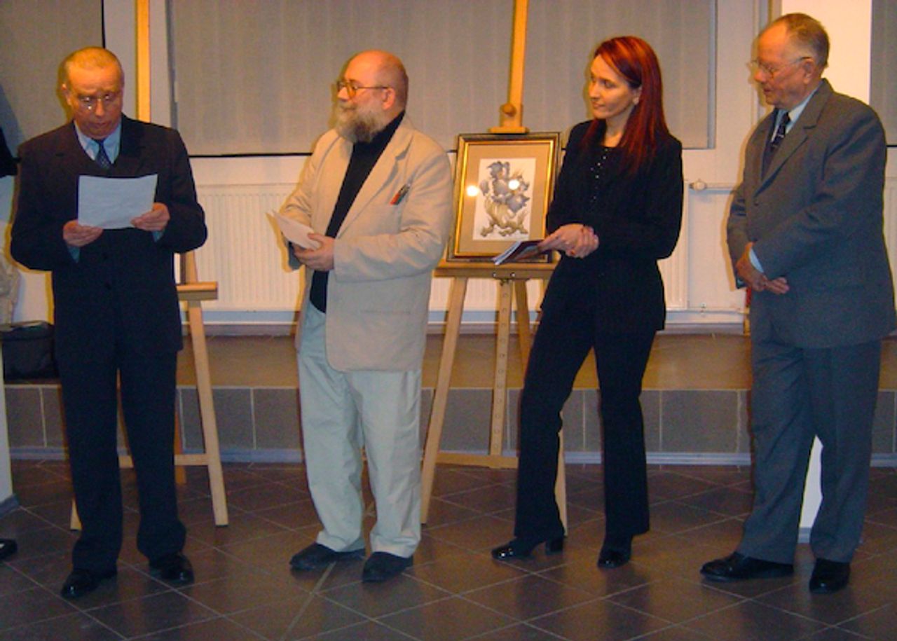 <p>Z głębokim żalem zawiadamiamy, że w dniu 13 marca 2011 roku,<br />opatrzony Św. Sakramentami, zmarł w wieku 61 lat<br />Ś.P.<br />Dr Farmacji<br />Krzysztof Kmieć<br />Nasz kochany Mąż, Ojciec i Brat<br />Nabożeństwo Żałobne odprawione zostanie w piątek, 18 marca 2011 roku o godz. 11.40 w kaplicy na cmentarzu Rakowickim w Krakowie,<br />po czym nastąpi odprowadzenie prochów Zmarłego na miejsce wiecznego spoczynku.<br />Pogrążona w smutku<br />Rodzina<br />Prosimy o nieskładanie kondolencji</p>