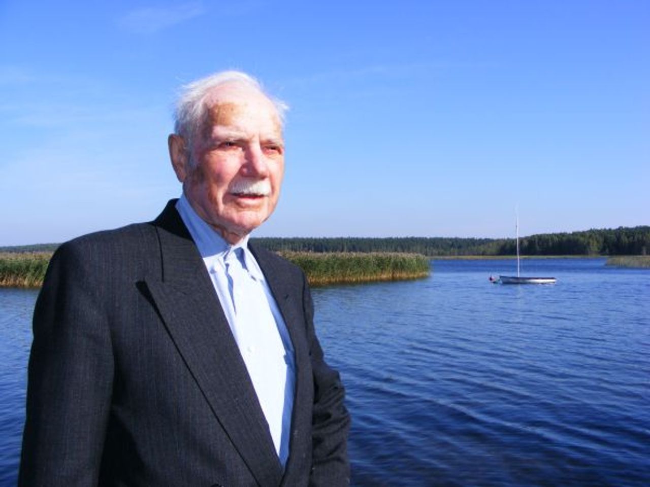<p>Ludzie, których kochamy zostają na zawsze, bo zostawili ślady w naszych sercach.<br />Z głębokim żalem zawiadamiamy, że dnia 31 grudnia 2010 r. odszedł nasz kochany, najlepszy Ojciec<br />śp. inż. Edward Michałowski<br />Msza św. żałobna odprawiona zostanie dnia 7 stycznia 2011 r. o godz. 12.00 w kościele pw. św. Jakuba w Gdańsku-Oliwie.<br />Pogrzeb odbędzie się tego samego dnia o godz. 13.30 na cmentarzu Srebrzysko - nowa kaplica.<br />Pogrążona w smutku rodzina</p>