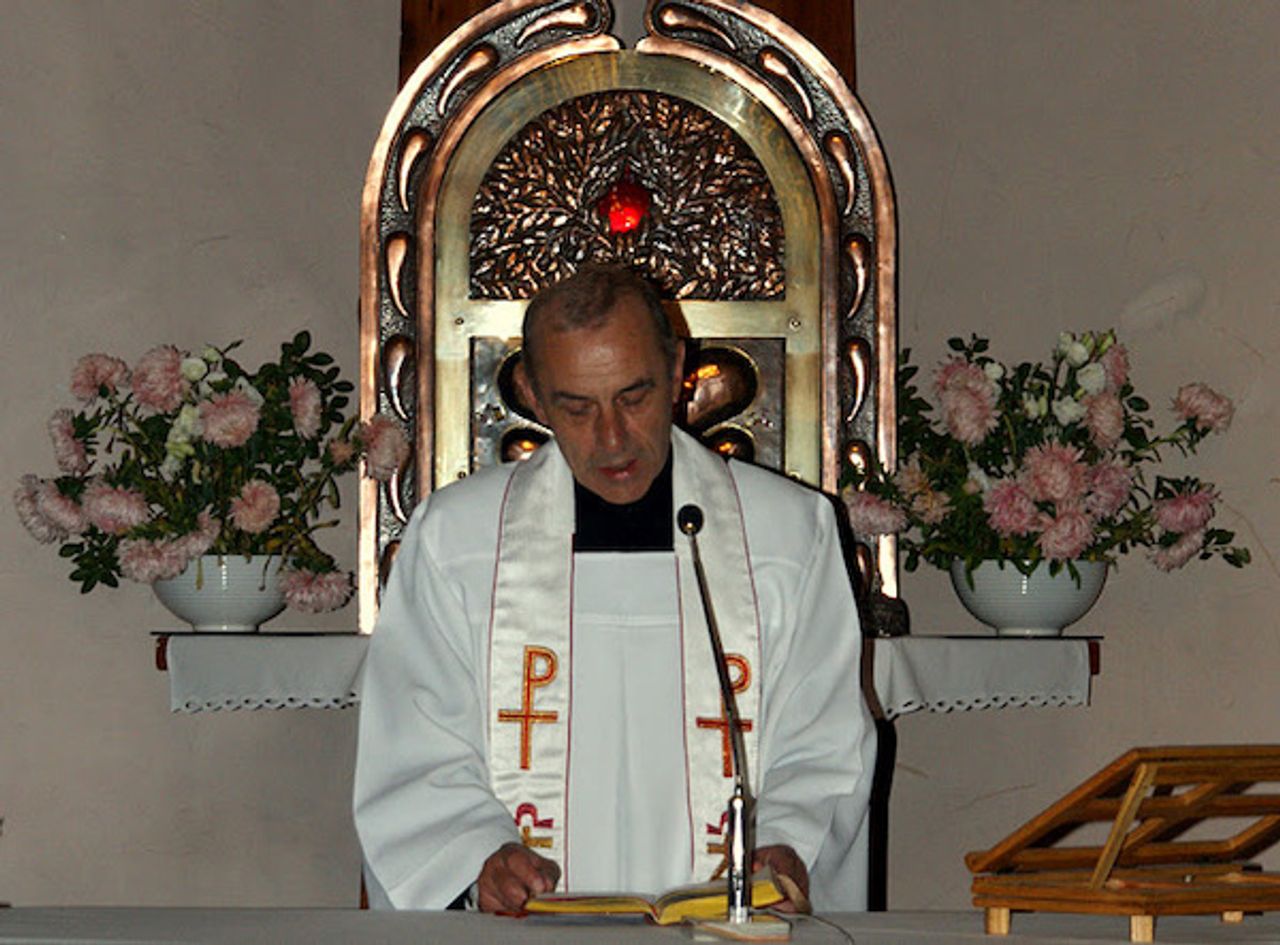 <p>Z żalem zawiadamiamy, że 22 grudnia 2011 r. o godz. 0.35 odszedł do wieczności w 31. roku kapłaństwa, nasz drogi konfrater<br />ś+p<br />ks. Ireneusz Dembiński</p>
<p>Msza św. pogrzebowa odprawiona zostanie w kościele pw. św. Andrzeja Boboli na Junikowie we wtorek, 27 grudnia 2011 r. o godz. 10.00, a pogrzeb na cmentarzu górczyńskim o godz. 11.30.<br />Trwajmy w modlitwie!</p>
<p>Ksiądz Dziekan z Kapłanami Dekanatu Poznań - Łazarz</p>