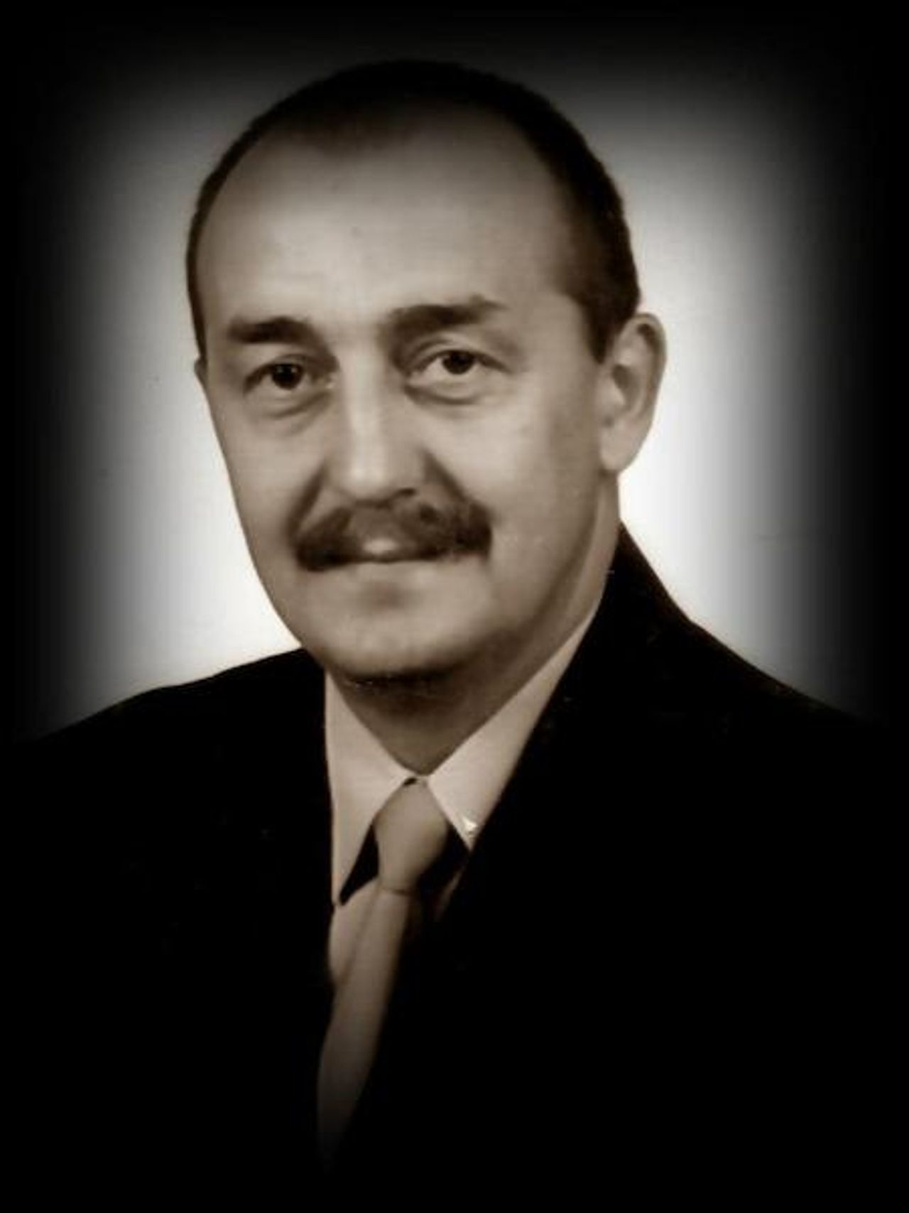 <p>Z głębokim żalem żegnamy<br />Ś+P<br />Stanisława Krysztofika<br />członka Zarządu Regionu Ziemi Łódzkiej NSZZ „Solidarność”, przewodniczącego Rady Podregionu Kutno NSZZ „Solidarność”<br />Wyrazy współczucia<br />Rodzinie<br />składa<br />Zarząd Regionu Ziemi Łódzkiej NSZZ „Solidarność”</p>