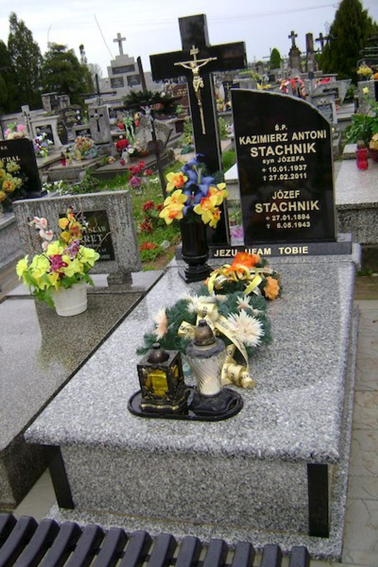 <p>27 lutego 2011 r. zmarł w Brewster NY, USA</p>
<p>Kazimierz Stachnik<br />s. Józefa i Anny, urodzony 10 lutego 1937 r.</p>
<p>Pogrzeb odbędzie się w Polsce.</p>
<p>O czym zawiadamia pogrążona w żałobie</p>
<p>rodzina Poniatowskich:<br />córka Dorota z mężem Grzegorzem<br />oraz wnuki: Adrian, Konrad, Julian i Adam</p>