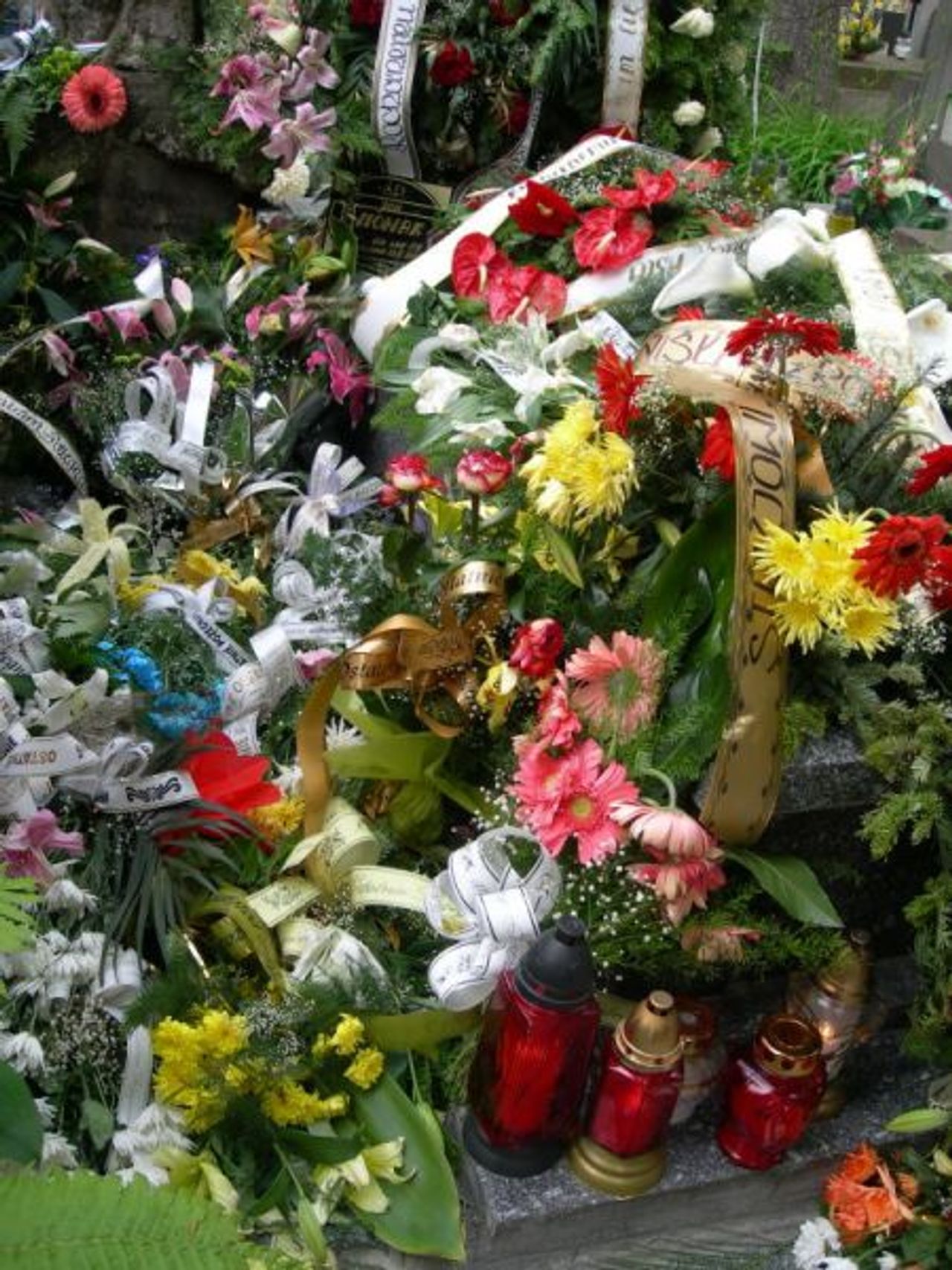 <p>Po długiej i ciężkiej chorobie zmarł Nestor Kieleckiego Zegarmistrzostwa Jan Nowak (05.05.1920 - 13.06.2009) Nabożeńastwo żałobne odbędzie się w Kościele św. Józefa Robotnika 18 czerwca o godz. 13.00. Walczyliśmy. Przegraliśmy z losem. RODZINA</p>