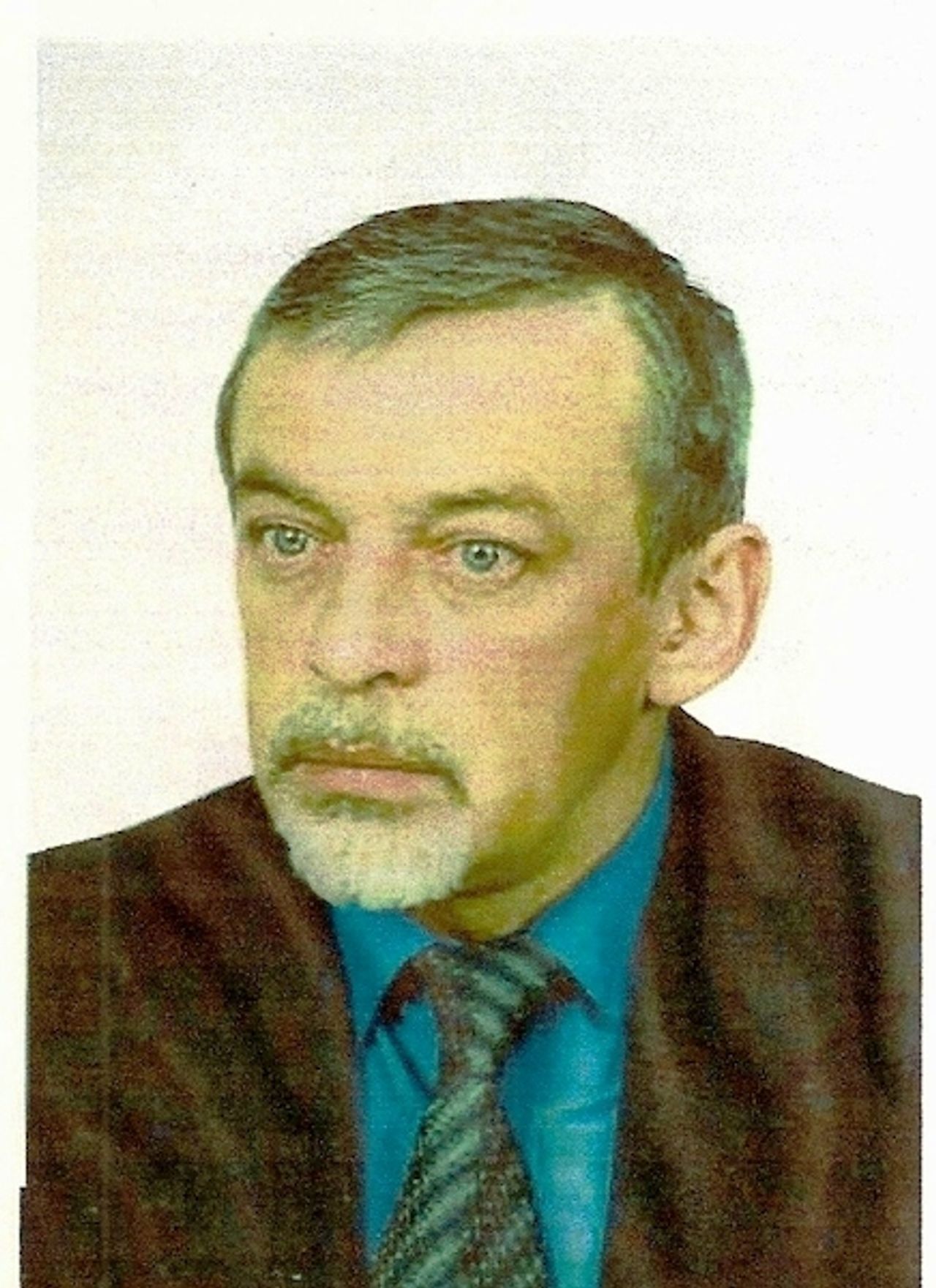 <p><em>"Żyłeś dla nas kochałeś nas wszystkich"</em></p>
<p>Z sercem pełnym bólu i smutku zawiadamiamy, że dnia 15.04.2004r. odszedł od nas na zawsze mój kochany mąż, nasz tatuś, dziadziuś i zięć</p>
<h4>śp. Krzysztof Matuszak</h4>
<p>Pogrzeb połączony ze mszą św. odbędzie się dnia 17.04.2004r. o godz. 13.30 na cmentarzu Nowofarnym przy ul. Artyleryjskiej w Bydgoszczy<br />W smutku pogrążona<br />żona z dziećmi i wnukiem</p>