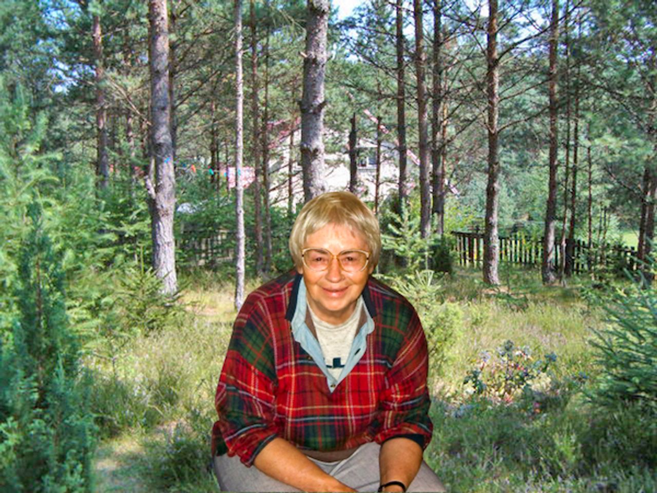 <p>Z głębokim bólem zawiadamiamy, że 30 marca 2011 roku<br />odeszła od nas nasza najukochańsza<br />Żona, Mama i Babcia<br />Genowefa Kosińska</p>
<p>Była wspaniałym człowiekiem o wielkim sercu<br />i dużej życzliwości dla ludzi.<br />Kochała nas i była kochana.</p>
<p>Najdroższa<br />na zawsze pozostaniesz w naszych sercach i pamięci.<br />Mąż, córki i wnuczka</p>
<p>Pożegnamy Mamę na cmentarzu Marynarki Wojennej na Oksywiu<br />2 kwietnia o godzinie 13.30.</p>