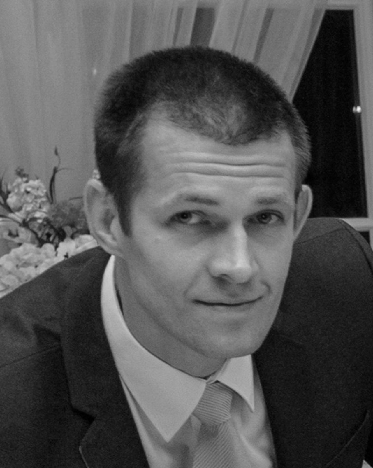 <p>Z sercem pełnym bólu zawiadamiamy,<br />że w dniu 9 marca 2016 roku odszedł od nas do Pana<br />ukochany i najlepszy Mąż i Tatuś, Zięć, Szwagier, Wujek</p>
<h5><strong>Ś+P </strong><br /><strong>Jakub Maik</strong></h5>
<p>Wierzymy, że Dobry Bóg powołał Go w najlepszym dla Niego momencie.<br />Jezu, ufamy Tobie.</p>
<p>Msza św. pogrzebowa odprawiona zostanie dnia 12 marca 2016 roku o godz. 13.00<br />w kościele pw. św. Józefa w Puszczykowie przy ul. Dworcowej.<br />Pogrzeb odbędzie się tego samego dnia o godz. 14.00<br />na cmentarzu w Puszczykowie.</p>
<p>W smutku pogrążona<br />Rodzina</p>