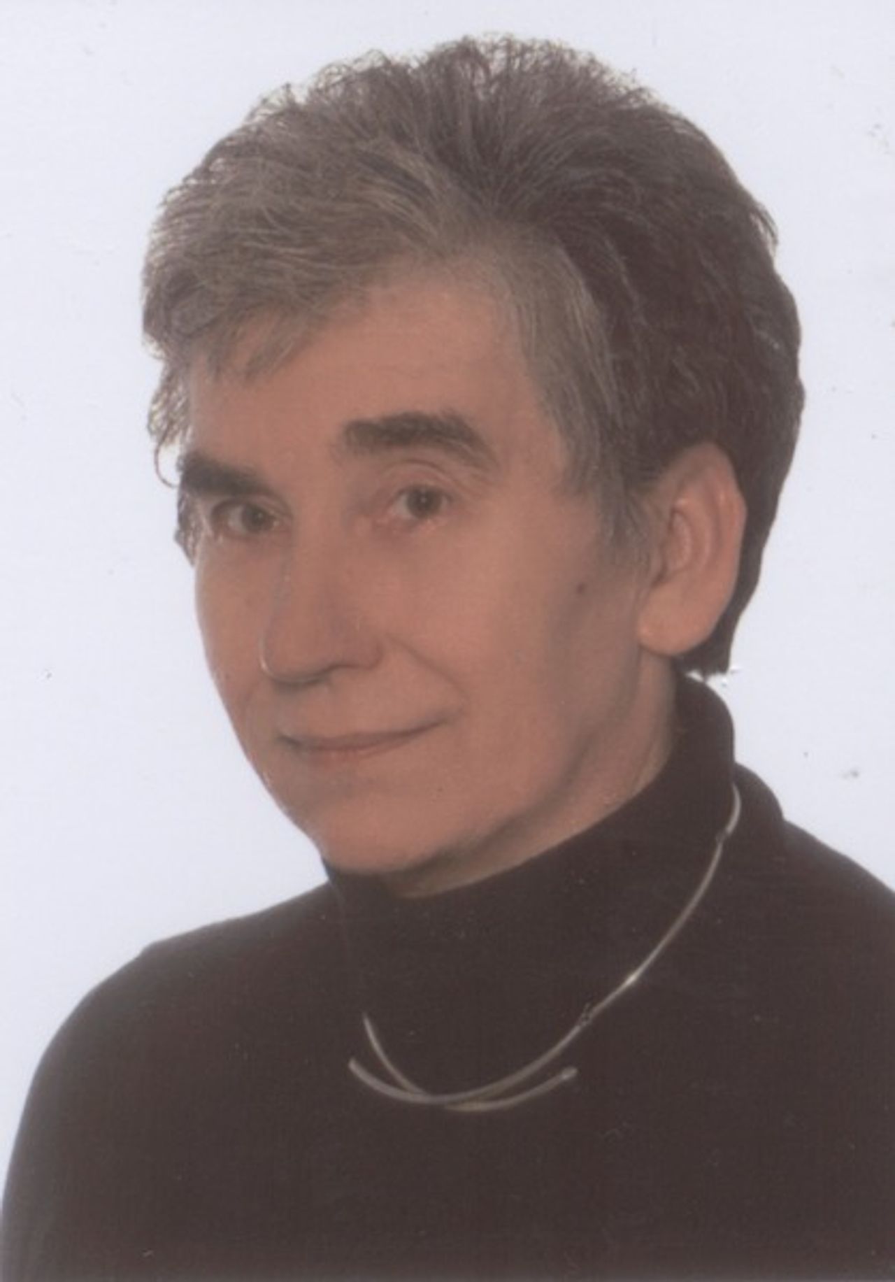 <p><em>Gdyby miłość mogła uzdrawiać,</em><br /><em>a łzy wskrzeszać, byłabyś z nami.</em></p>
<p>Przepełnieni bólem zawiadamiamy, że dnia 7 kwietnia 2011 r. odeszła do Boga<br />w wieku 62 lat, nasza ukochana Żona, Mama, Córka i Siostra</p>
<h4>ś + p<br />Klara Borzykowska-Majdecka<br />nauczycielka fizyki</h4>
<p>Msza św. pogrzebowa odprawiona zostanie w czwartek, 14 kwietnia 2011 r.<br />o godzinie 11.00 w Sanktuarium Miłosierdzia Bożego w Poznaniu.<br />Pogrzeb o godzinie 13.00 na cmentarzu naramowickim.</p>
<p>Pogrążona w smutku<br />Rodzina</p>
<p>Rodzina prosi o nieskładanie kondolencji</p>