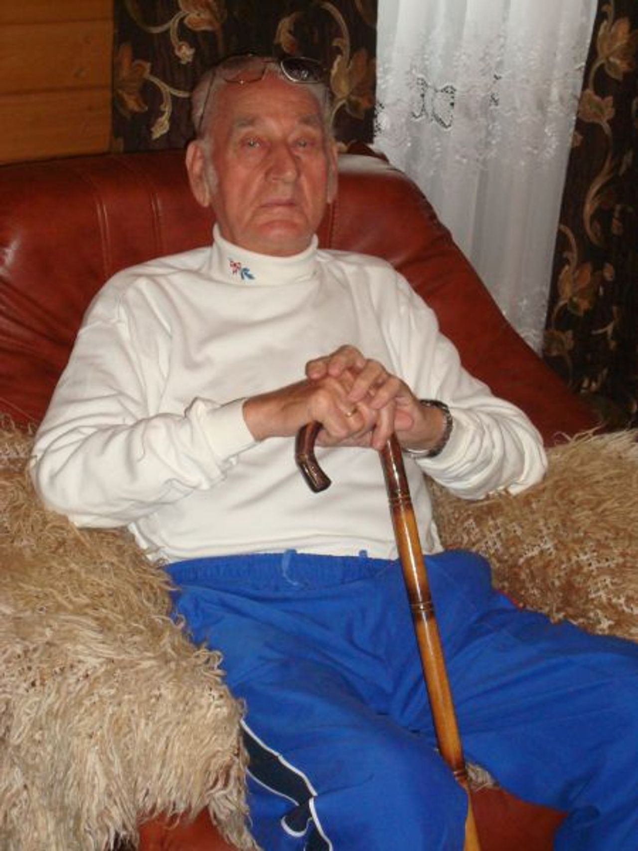 <p>Dnia 18 grudnia 2010 r. odszedł na zawsze mój najukochańszy Mąż, nasz Ojciec i Dziadek<br />śp. Jan Kołakowski<br />ur. 1 stycznia 1927 r.<br />Msza św. żałobna zostanie odprawiona w środę 22 grudnia 2010 r. o godz. 10.00 w kościele pw. Najświętszego Serca Jezusowego Gdańsk-Wrzeszcz, ul. ks. Zator-Przytockiego.<br />Pogrzeb odbędzie się tego samego dnia o godz. 14.00 na cmentarzu Łostowickim w Gdańsku.<br />Pogrążeni w smutku żona, córki, wnuki i prawnuki</p>