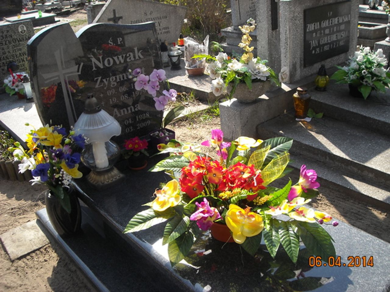 <p>Z głębokim żalem zawiadamiamy, że dnia 23.03.20009 r. zasnęła w Bogu nasza kochana Mama, Teściowa i Babcia</p>
<h4>śp. ANNA NOWAK z domu Nowakowska lat 70</h4>
<p>Pogrzeb odbędzie się dnia 26.03.2009 r. (czwartek) o godz. 12.00 na cmentarzu NSPJ przy ul. Ludwikowo w Bydgoszczy.<br />Pogrążony w smutku syn Piotr z żoną i córką</p>