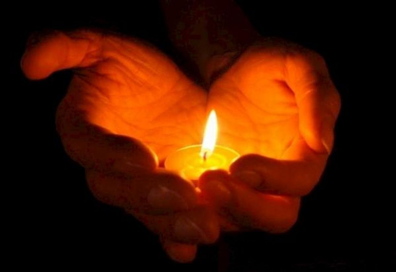 <p><em>"Ktoś tutaj był i był,</em><br /><em>a potem nagle zniknął i uporczywie Go nie ma"</em></p>
<p>Z głębokim smutkiem i żalem żegnamy naszego<br />Kolegę</p>
<h4>śp. Jana Stawniaka</h4>
<p>Rodzinie zmarłego<br />wyrazy głębokiego współczucia</p>
<p>składają<br />Zarząd oraz Koleżanki i Koledzy<br />z Zakładu Poligraficznego Moś i Łuczak Sp. J.<br />w Poznaniu</p>
