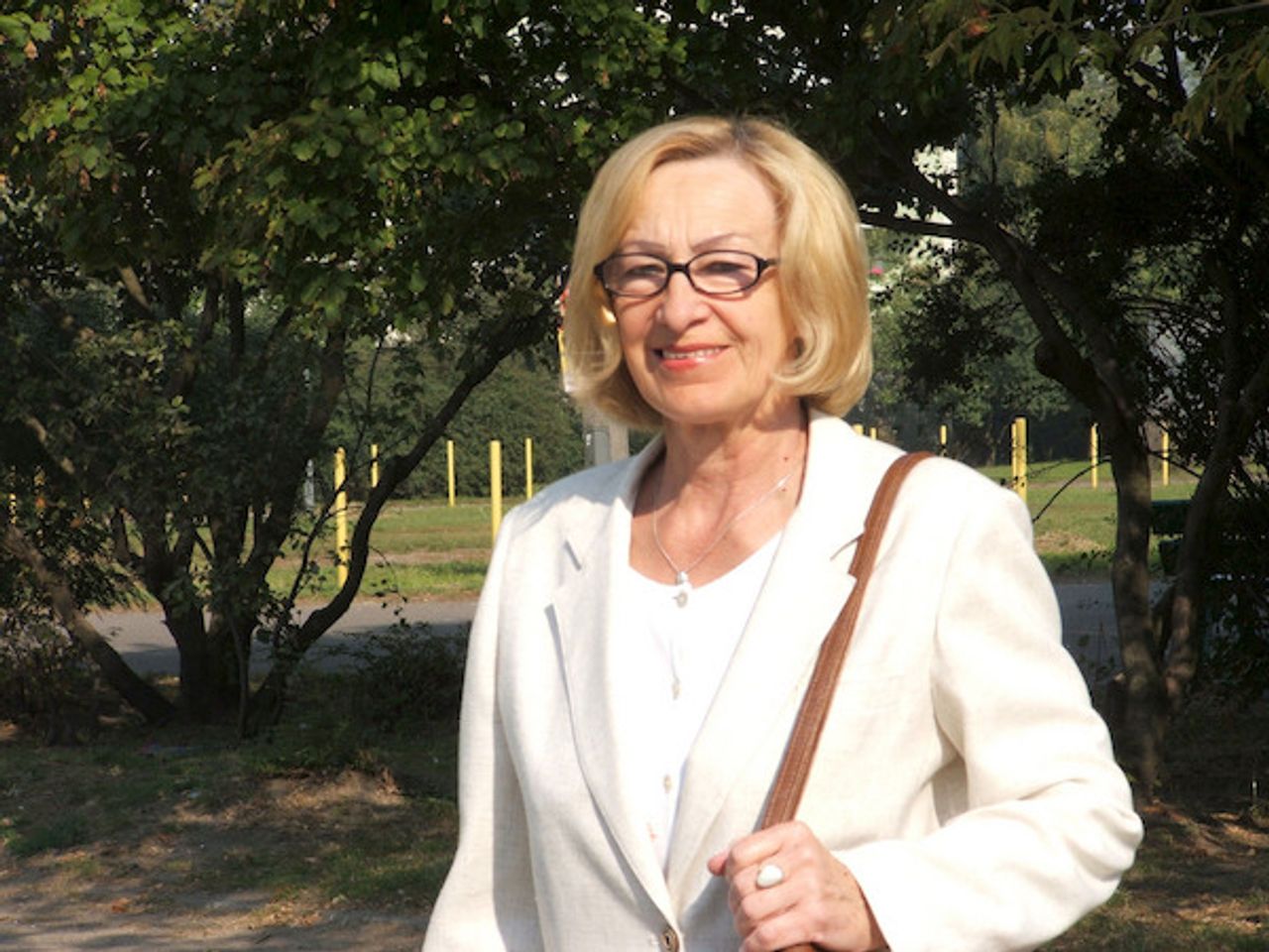 <p>Z głębokim smutkiem zawiadamiam, że w dniu 14 lipca 2010 r.<br />zmarła moja ukochana Żona<br />ś + p<br />Irena Długiewicz-Zielewicz<br />Pogrzeb odbędzie się we wtorek, 20.7.2010 r. o godzinie 11.30<br />na cmentarzu górczyńskim.<br />Ryszard J. Zielewicz</p>