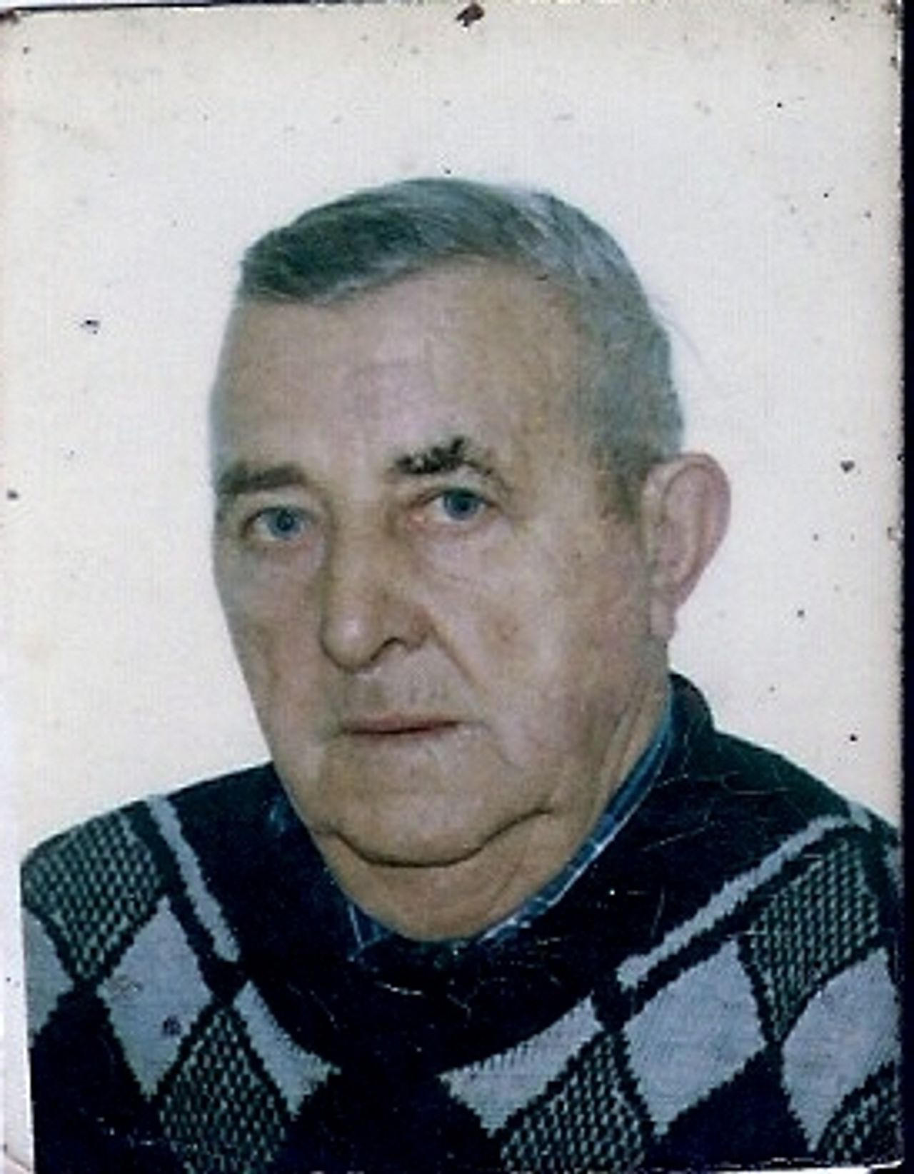 <p>Z głębokim żalem zawiadamiamy, że dnia 24 grudnia 2011 r.<br />odszedł od nas nasz kochany Mąż, Ojciec, Teść, Dziadek i Pradziadek<br />ś+p<br />Władysław Lorencki<br />Pogrzeb odbędzie się w piątek, 30 grudnia 2011 r.<br />o godzinie 12.00 na cmentarzu w Kicinie.<br />W smutku pogrążona<br />Żona z Rodziną</p>