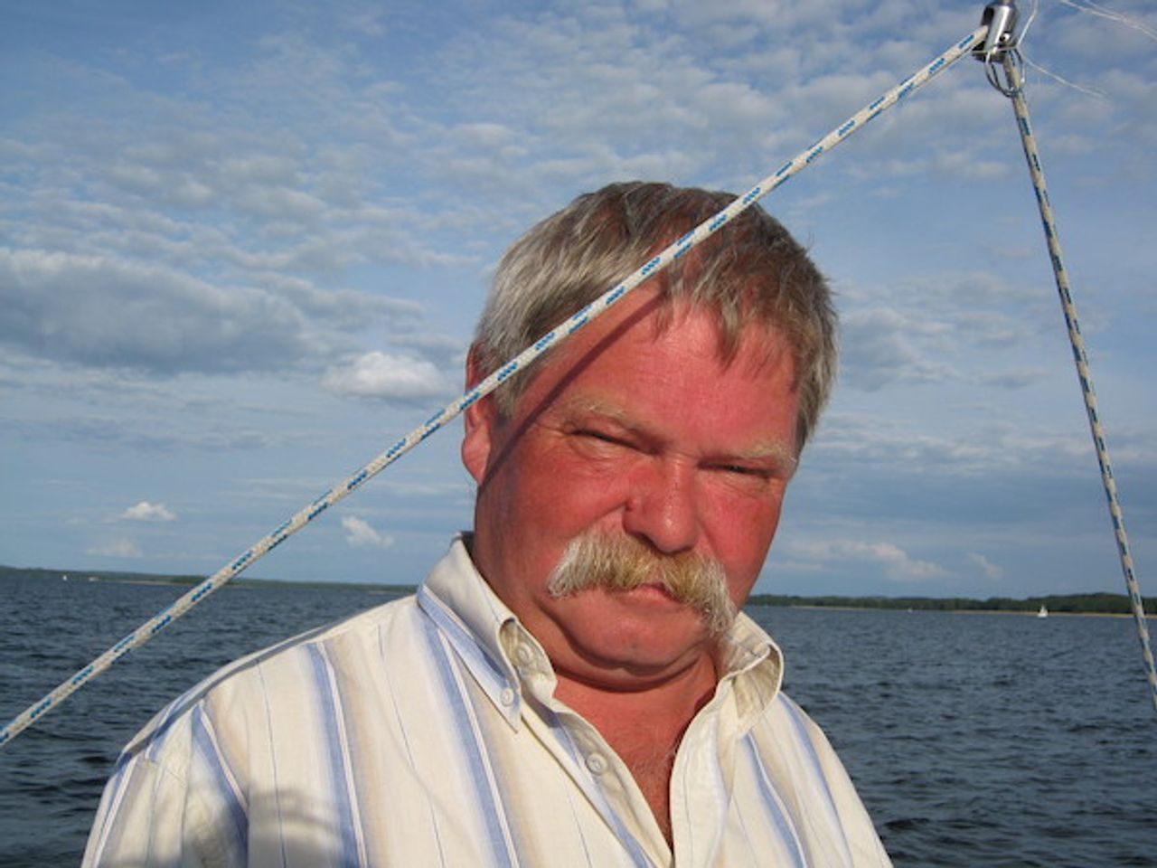 <p>Z głębokim żalem zawiadamiamy, że 30 sierpnia 2013 r. odszedł od nas w wieku 62 lat ukochany MĄŻ, SYN, TATUŚ, TEŚĆ, DZIADEK, BRAT i WUJEK śp. KAZIMIERZ HARNASZ Wystawienie trumny na nowym cmentarzu komunalnym przy ul Wrocławskiej w Zielonej Górze odbędzie się w piątek 6 września 2013 r. o godz. 13:00. Pogrzeb odbędzie się w sobotę 7 września 2013 r. o godz. 12:00 na cmentarzu w Ochli Pogrążona w smutku rodzina Msza św. w intencji Zmarłego zostanie odprawiona w piątek 6 września 2013 r. o godz. 18:30 w kościele pw. Św. Józefa Oblubieńca na Zaciszu Prosimy o nieskładanie kondolencji</p>