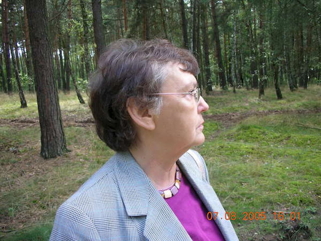 <p>Boże, jak dobrze Twym dzieckiem być.<br />W ramionach Twoich się skryć!<br />Z głębokim smutkiem, ale pełni chrześcijańskiej nadziei zawiadamiamy,<br />że dnia 8 lipca 2010 r. odeszła do Domu Ojca nasza Najdroższa<br />Mamusia i Żona<br />ś + p<br />Halina Pietrzak<br />z domu Borowicz<br />Msza święta pogrzebowa odprawiona zostanie w dniu 16 lipca 2010 r.<br />o godzinie 10.30 w kościele parafialnym pw. św. Stanisława Kostki na Winiarach.<br />Uroczystość pogrzebowa odbędzie się tego samego dnia o godzinie 13.50<br />na cmentarzu junikowskim.<br />Rodzina<br />Zamiast kwiatów prosimy o przekazanie ofiary na cele charytatywne.</p>