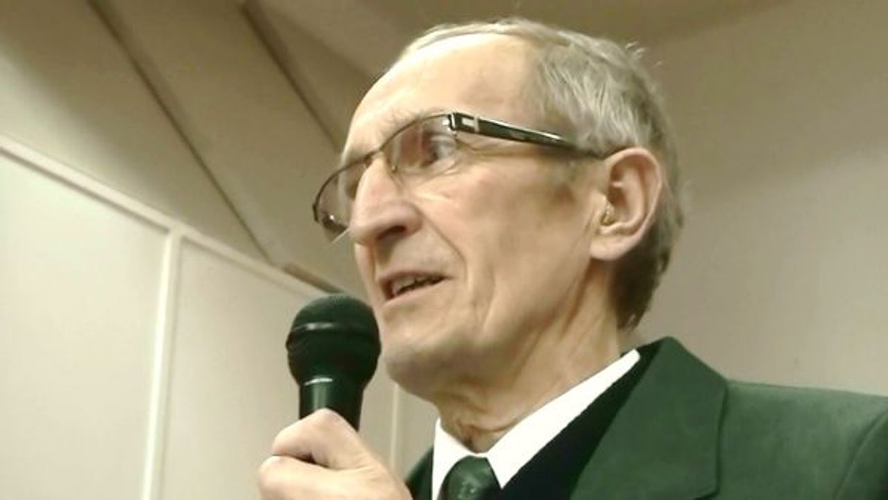 <p>Bólu nie zgasi żadne ukojenie i ból ten chowamy skrycie Bo łez naszych nikt nie zrozumie, a dalej... dalej jest życie. Z sercem pełnym żalu i smutku żegnamy ukochanego męża, drogiego tatę i dziadka śp. Andrzeja Kalisiaka lat 68. Pogrzeb rozpocznie się mszą św. na cmentarzu w Mogilnie dnia 17 października 2009 r. o godzinie 14.00. W smutku pogrążona RODZINA Każdego dnia będziesz z nami, bo wspomnień nie może nam nikt zabrać</p>