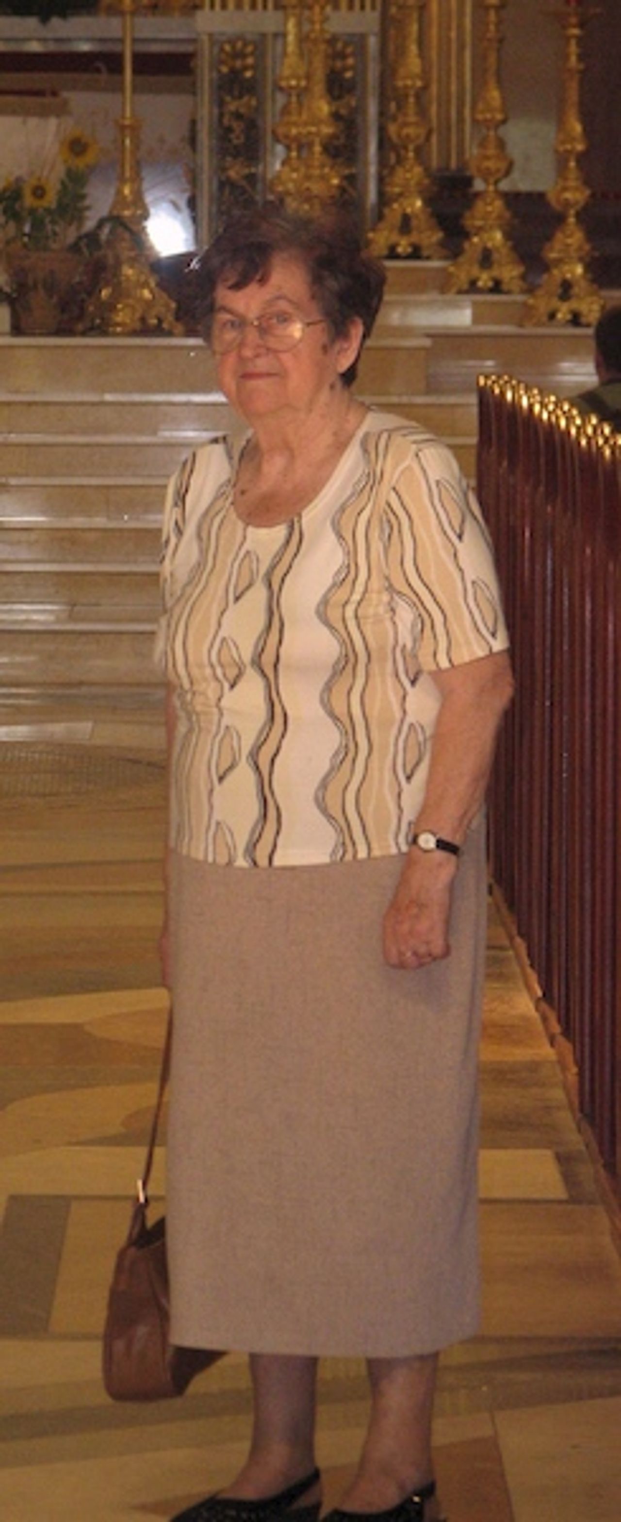 <p>Z sercem przepełnionym smutkiem zawiadamiamy, że 14 października 2013 r. odeszła od nas<br />najukochańsza Mama, Teściowa, Babcia, Prababcia, Siostra i Ciocia<br />Ś+P<br />Janina Gierka</p>
<p>z domu Rachel<br />lat 87<br />Msza św. pogrzebowa zostanie odprawiona w piątek, 18 października 2013 r., o godz. 12.00 w kościele pw. Zmartwychwstania Pańskiego.<br />Pogrzeb odbędzie się tego samego dnia o godz. 13.50 na cmentarzu junikowskim.<br />W smutku pogrążeni<br />Synowie z Rodzinami<br />Prosimy o nieskładanie kondolencji.</p>