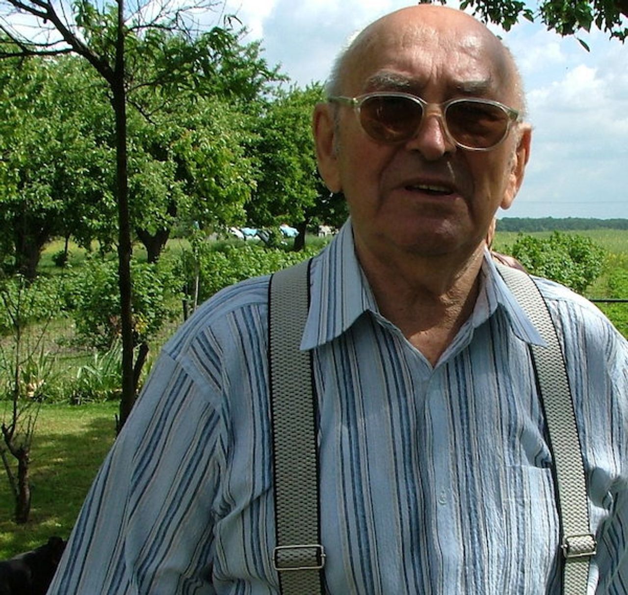 <p>Z głębokim żalem zawiadamiamy, że 27 czerwca 2012 r. odszedł od nas nasz kochany MĄŻ, TATUŚ, BRAT, DZIADEK, PRADZIADEK, SZWAGIER i WUJEK śp. JULIAN OBST Pogrzeb odbędzie się w sobotę 30 czerwca 2012 r. o godz. 11.00 w kościele pw. św. Marcina w Dusznikach Wlkp. Pogrążona w żałobie rodzina</p>