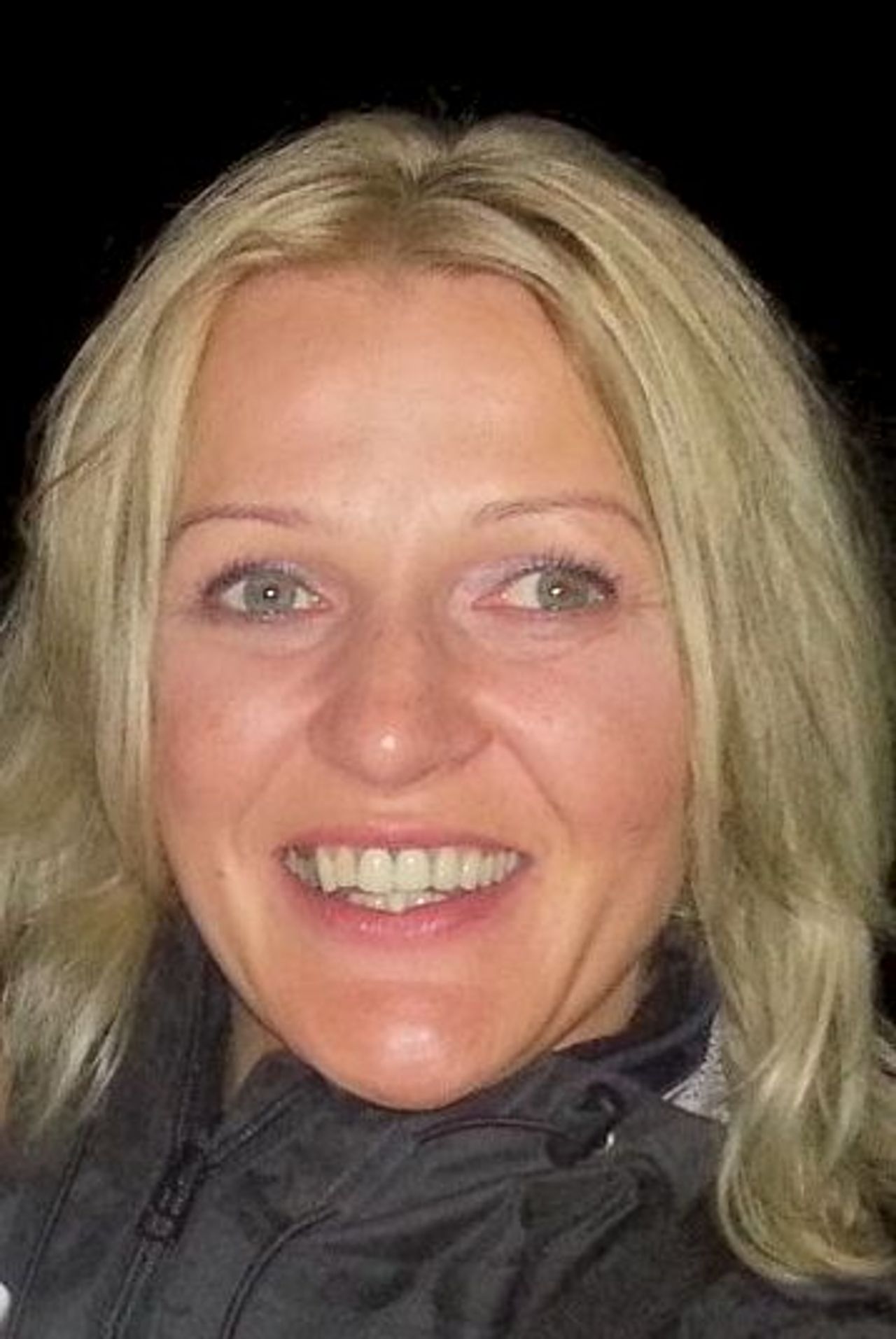 <p>Z głębokim żalem zawiadamiamy, że dnia 26 sierpnia 2013 roku<br />zmarła kochana Żona i Mama<br />śp.<br />Agnieszka Kolczyńska<br />Msza św. żałobna odprawiona zostanie dnia 30 sierpnia 2013 roku<br />o godz. 13.00 w kościele pw. Chrystusa Odkupiciela, Gdańsk - Żabianka.<br />Uroczystości pogrzebowe rozpoczną się tego samego dnia o godz. 14.30<br />w nowej kaplicy cmentarza Srebrzysko.<br />Mąż i Córka</p>