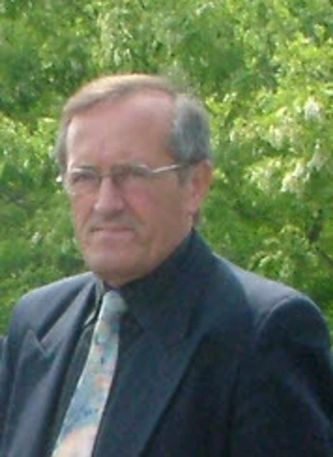 <p>Z głębokim żalem zawiadamiam, że 5 października 2014 roku odszedł od nas</p>
<h4>śp. EUGENIUSZ CELANOWSKI</h4>
<p>Kochany Ojciec, Syn, Brat i Dziadek Ceremonia pogrzebowa rozpocznie się 9 października 2014 roku o godzinie 11.00 w Kaplicy na Cmentarzu Komunalnym w Koszalinie</p>
<p>Pogrążona w smutku Elżbieta</p>