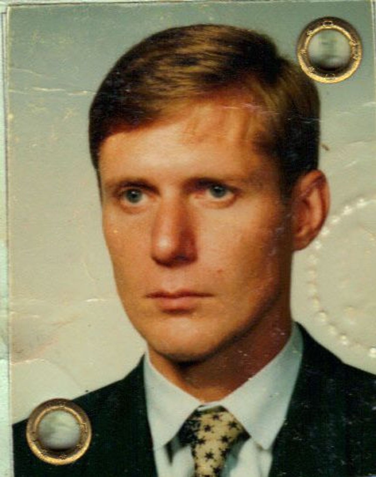 <p>W dniu 26.07.2010 r. zmarł w wieku 49 lat<br />ŚP<br />Mariusz Rogus<br />mgr sztuki - muzyk.<br />Nabożeństwo żałobne odbędzie się 30.07.2010 r. o godz, 13.00 w kaplicy na cmentarzu przy ul. Bardzkiej we Wrocławiu, po którym nastąpi wyprowadzenie Zmarłego na miejsce spoczynku.<br />O czym powiadamia pogrążona w głębokim smutku<br />Rodzina</p>