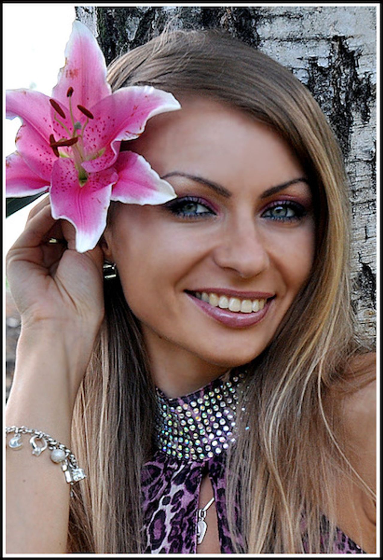 <p>Z głębokim żalem zawiadamiamy, że dnia 25 kwietnia 2011r. zmarła nasza kochana córka, wnuczka, siostra śp. Justyna Federowicz lat 27. Msza św. żałobna odprawiona zostanie w kościele parafialnym w Lubrańcu dnia 29.04.2011r. o godz. 15.00. Po mszy św. ceremonia pogrzebowa na miejscowym cmentarzu. Pogrążeni w smutku Rodzice, Dziadkowie, Brat</p>