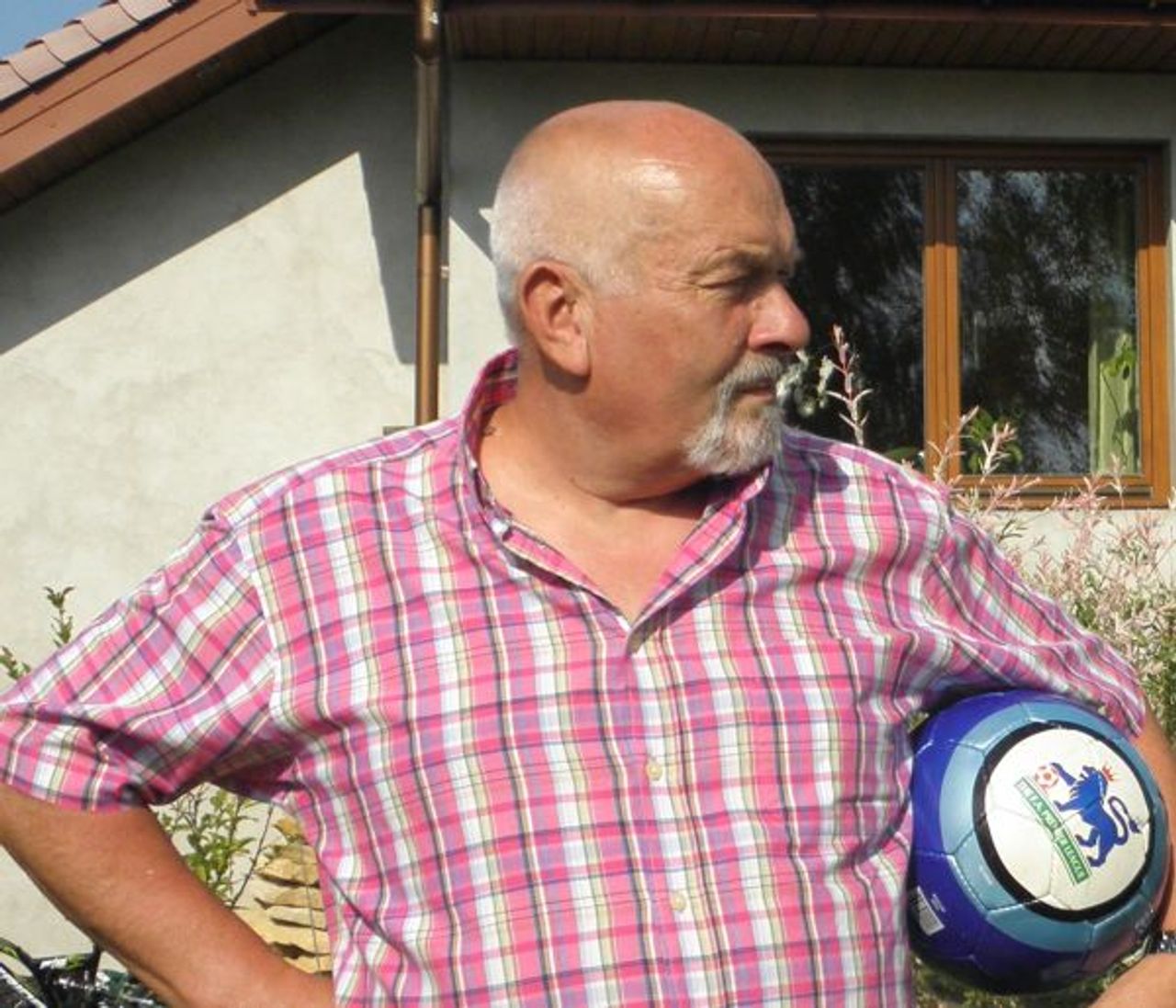 <p>Dnia 29 października 2010 r. zmarł, w wieku 61 lat, nasz najukochańszy Syn, Mąż, Tatuś i Dziadziuś,<br />Kochający wszystkich Ludzi<br />Ś+P<br />Paweł Gozdan<br />nauczyciel<br />Uroczystość pogrzebowa odbędzie się dnia 3 listopada br. (środa) o godz. 13.00 na cmentarzu Zarzew katolicki, ul. Lodowa 78 w Łodzi.<br />Pogrążona w bólu i żalu<br />Żona z Rodziną<br />Prosimy o nieskładanie kondolencji.</p>