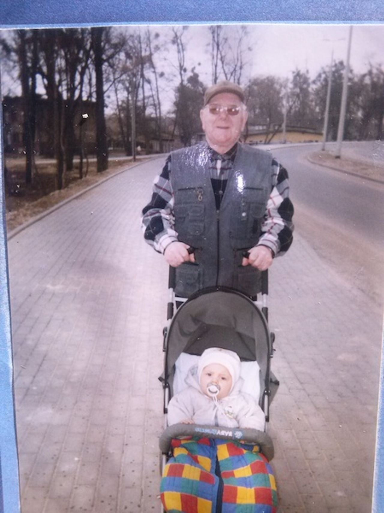 <p>Z głębokim żalem zawiadamiamy, że dnia 12.07.2014 r. odszedł od nas mój kochany Mąż, nasz Tata, Teść, Dziadek i Brat</p>
<p>śp. Eugeniusz Zakrzewski</p>
<p>lat 82</p>
<p>Uroczystości pogrzebowe 16.07.2014 r. o godz. 9.15 w DP "SOTOR" przy ul. Poznańskiej 6/8. Msza Św. żałobna o godz. 10.00 w kościele p.w. Opatrzności Bożej na Rudaku . Pogrzeb na Cmentarzu przy ul. Włocławskiej. Prosimy o nieskładanie kondolencji.</p>
<p>Pogrążona w smutku RODZINA</p>
<p>Bus o godz. 10.00 przy Domu Pogrzebowym "SOTOR".</p>
