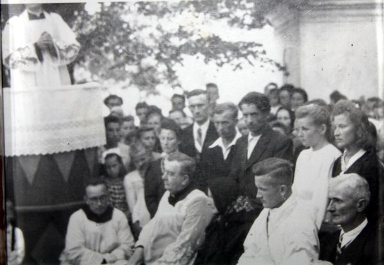 <p>Z najgłębszym smutkiem i żalem żegnamy Ukochanego Księdza Prałata Dr. Tadeusza Cabałę Na zawsze zachowamy w pamięci pełną poświęcenia pracę duszpasterską, serce i miłość okazywane pacjentom i nam wszystkim. Ksiądz Tadeusz pozostanie dla nas niedoścignionym autorytetem moralnym i duchowym. Dyrekcja oraz pracownicy i pacjenci Wojewódzkiego Zespołu Reumatologicznego w Sopocie.</p>