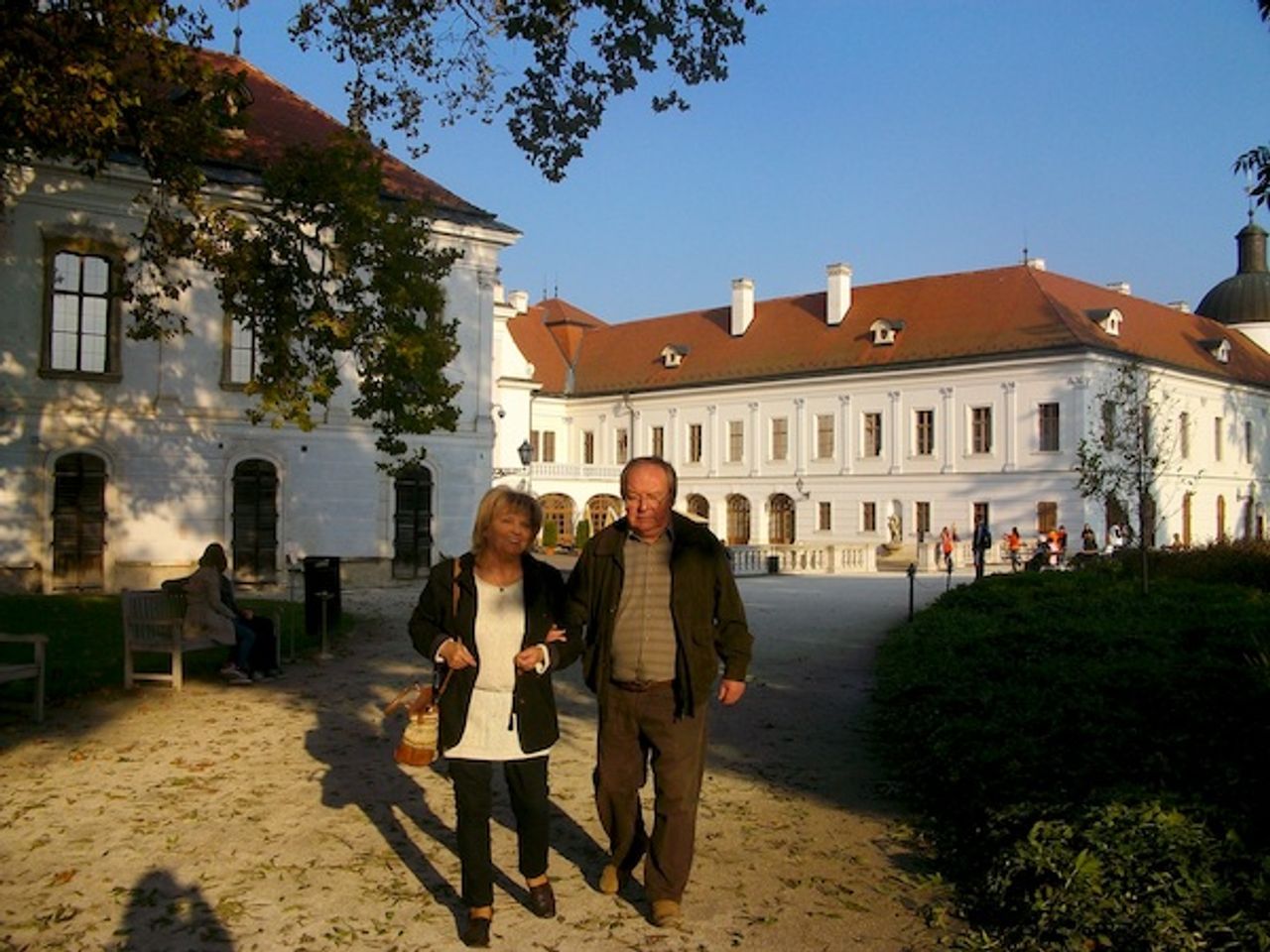 <p>Zawiadamiamy, że w dniu 20 stycznia 2015 r.<br />odszedł od nas nasz Przyjaciel<br />ś+p<br />Paweł Kamasa<br />lat 66<br />Pogrzeb odbędzie się w dniu 29 stycznia 2015 r.</p>
<p>o godz. 13.50 na cmentarzu junikowskim.<br />Żegnają Cię<br />Jerzy Kruszka, Michał Nowacki, Wiesław Zaporowski<br />z III LO w Poznaniu</p>