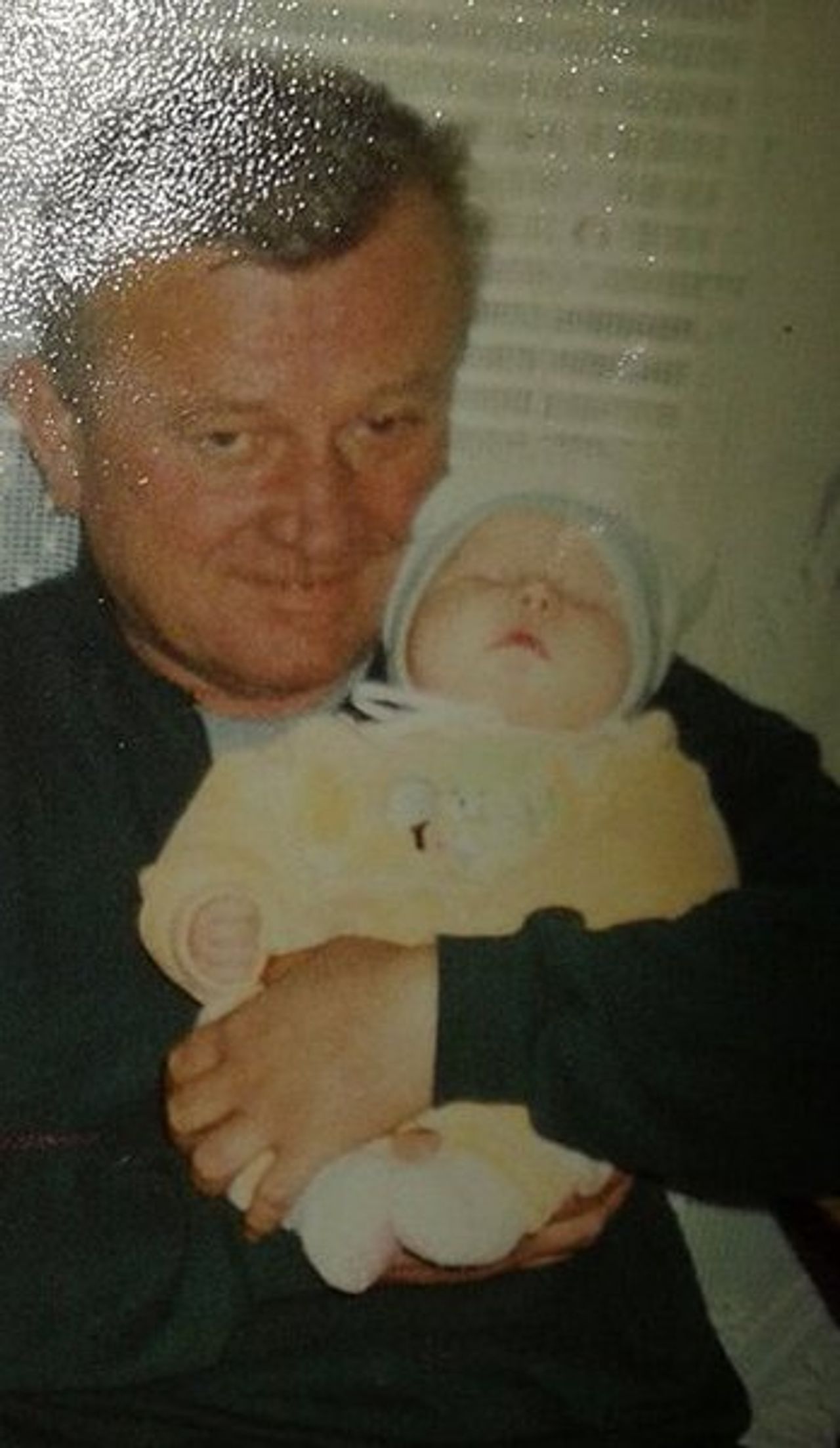 <p>Z głębokim żalem, zawiadamiamy, że 4 lipca 2014 r. zmarł nagle w wieku 67 lat, nasz kochany Tatuś, Dziadziuś, Brat, Teść, Wujek i Szwagier śp. Józef Sadecki Pogrzeb odbędzie się we wtorek, 8 lipca 2014 r. o godz. 13.00 na cmentarzu komunalnym w Jędrzychowie Pogrążona w smutku rodzina. Prosimy o nieskładanie kondolencji</p>