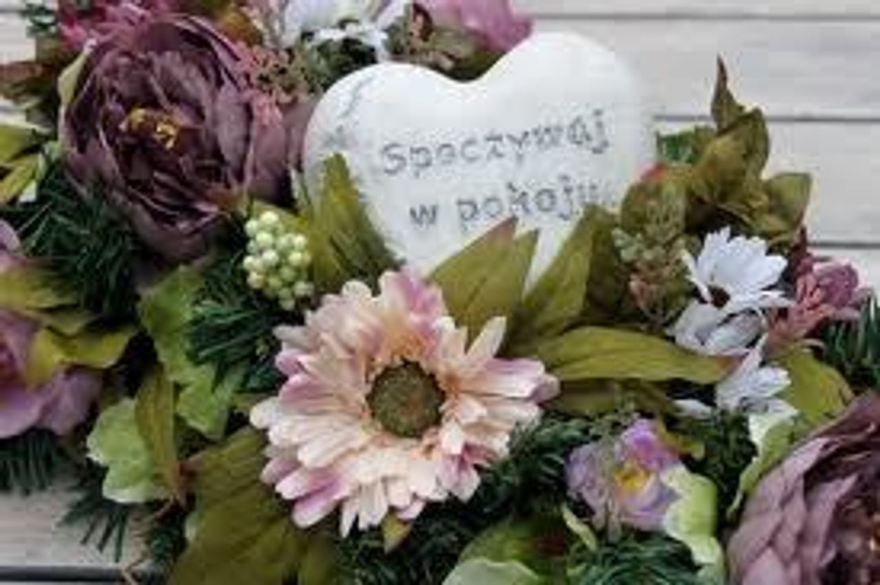 <p>Z głębokim żalem zawiadamiamy, że 17 lipca 2011 r. zmarła Nasza Kochana Mamusia, Babcia i Prababcia śp. Stanisława Walczak. Ceremonia pogrzebowa rozpocznie się w piątek, 22 lipca 2011 r.o godz.13.45 w sali ceremonialnej Domu Pogrzebowego „Wrotniewscy” przy ul. Różanej 8 w Koszalinie. Mikrobus z domu pogrzebowego na cmentarz podjedzie pod „Wejście A”(główne). Rodzina.</p>