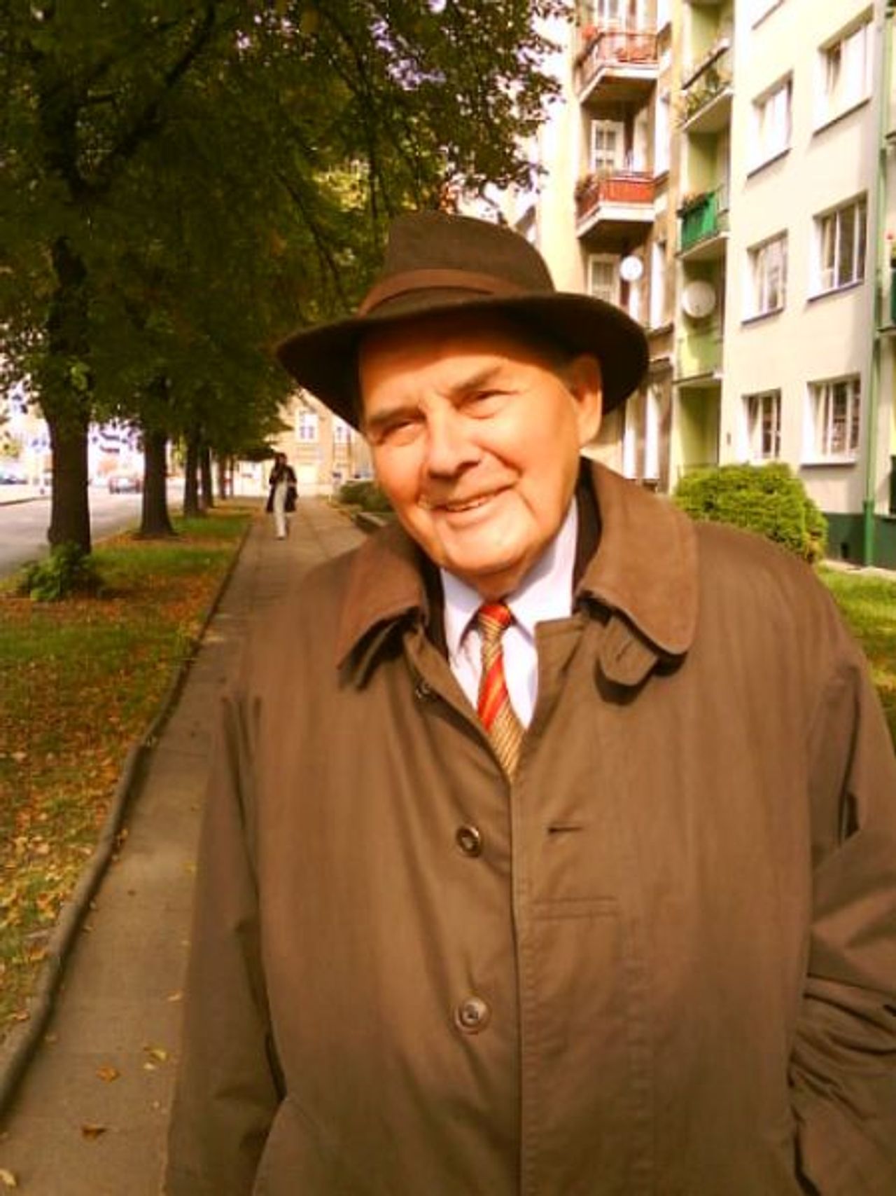 <p>Z głębokim żalem zawiadamiamy, że dnia 30 grudnia 2009 roku odszedł od nas Nasz kochany Tata , Dziadek i Pradziadek Ś.P. Mieczysław Pietrusiewicz Zasłużony obywatel miasta Słupska, wieloletni wykładowca WSP , żołnierz Armii Krajowej. Ceremonia pogrzebowa odbędzie się 05.01.2010 r. o godz. 11.20 w Kaplicy na Starym Cmentarzu w Słupsku skąd nastąpi wyprowadzenie do miejsca spoczynku o godz. 11.50 na Nowy Cmentarz. Msza żałobna zostanie odprawiona w dniu pogrzebu.Pogrążony w smutku Syn z Rodziną</p>
