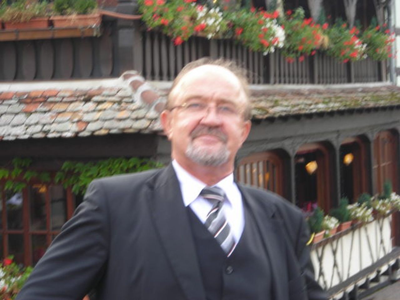 <p>Z głębokim smutkiem przyjęliśmy wiadomość o śmierci<br />naszego Kolegi i Przyjaciela<br />Jana Tumińskiego</p><p>Wyrazy żalu i współczucia Rodzinie i Bliskim<br />składają<br />koleżanki i koledzy ze Stowarzyszenia Pokolenia Lubuszan</p>