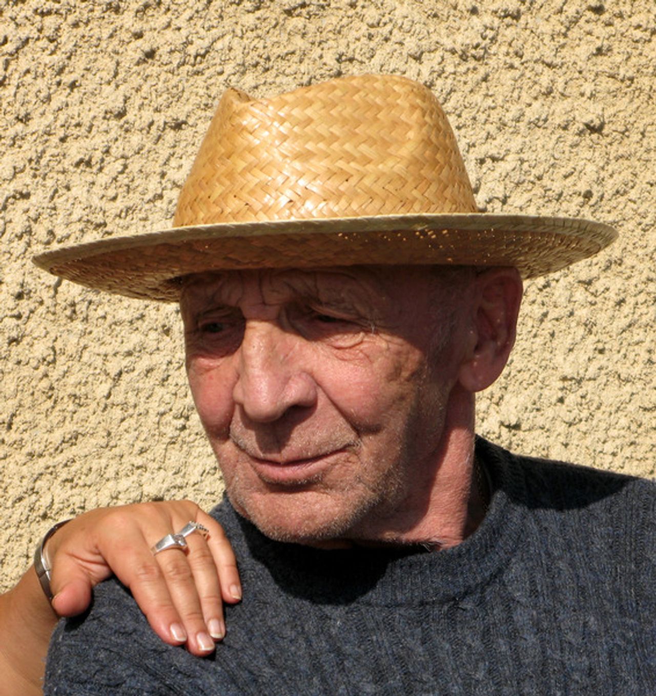 <p>Z głębokim żalem zawiadamiamy, że dnia 29 maja 2010 r. zmarł nasz kochany Ojciec i Dziadek<br />śp.<br />Władysław Hemperek<br />lat 82<br />Msza św. żałobna zostanie odprawiona w kościele pw. Podwyższenia Krzyża Świętego w Gdańsku-Chełmie przy ul. Biskupa Andrzeja Wronki 1 w dniu 2 czerwca 2010 r. o godz. 16.00, po czym około godz. 17.00 nastąpi wyprowadzenie na cmentarz Salwator przy ul. Stoczniowców.</p>