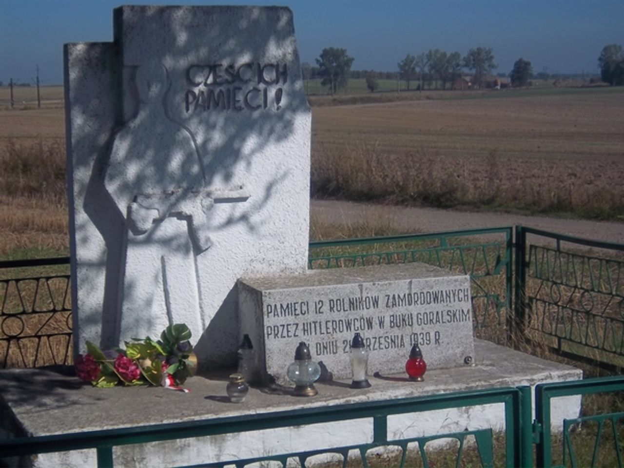 <p>Wyrazy głębokiego współczucia Rodzinie<br />z powodu śmierci sędziego w stanie spoczynku<br />Jerzego Klimczyka</p>
<p>Prezesa Sądu Rejonowego w Sławnie w latach 1986-1994<br />składają kierownictwo Sądu Okręgowego w Koszalinie, sędziowie i pracownicy</p>