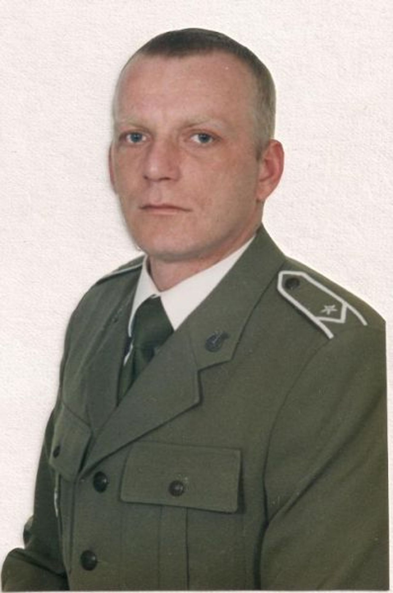 <p>Z głębokim żalem zawiadamiamy, że 05 października 2010r. w wieku 42 lat odszedł do krainy wiecznych łowów nasz przyjaciel i serdeczny kolega DAREK CISZEWSKI. Koledze Stanisławowi i Rodzinie wyrazy serdecznego współczucia składa zarząd i członkowie Kola Łowieckiego "Słonka" w Koszalinie.</p>